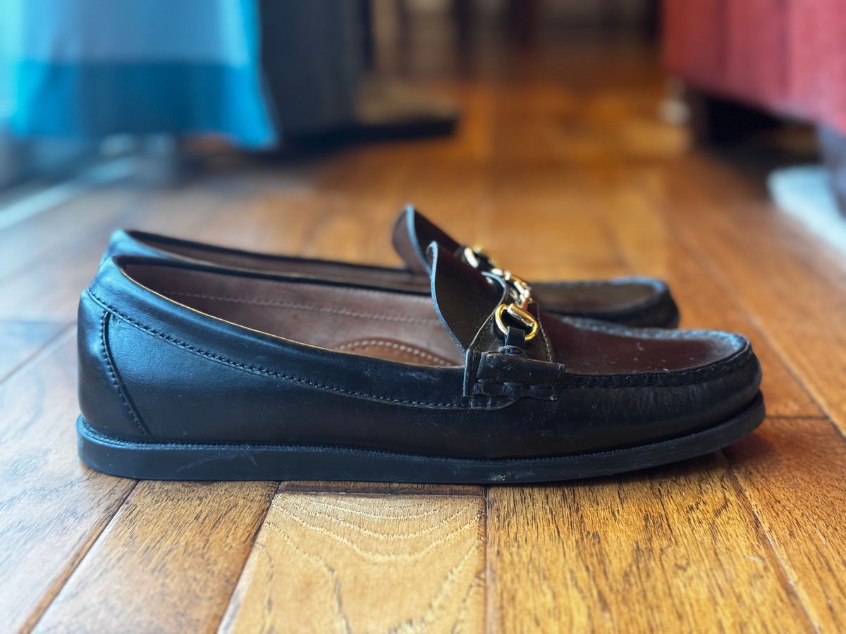 Photo by clintashlock on February 5, 2025 of the Oak Street Bootmakers Bit Moc in Teacore Black Overdye Horse Rump.