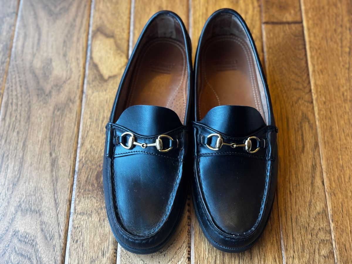 Photo by clintashlock on February 5, 2025 of the Oak Street Bootmakers Bit Moc in Teacore Black Overdye Horse Rump.