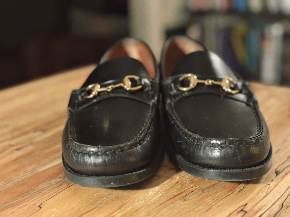 Photo by clintashlock on March 6, 2025 of the Oak Street Bootmakers Bit Moc in Teacore Black Overdye Horse Rump.