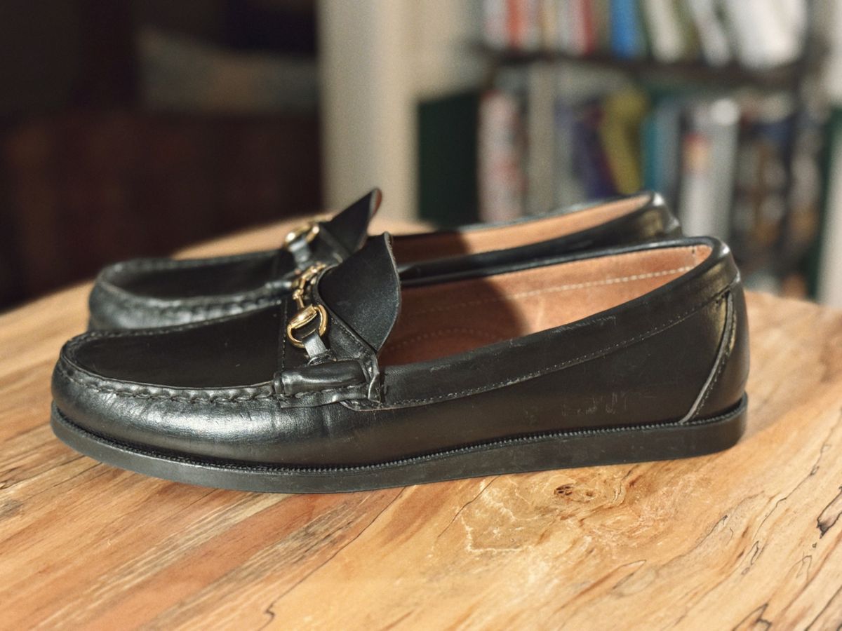 Photo by clintashlock on March 6, 2025 of the Oak Street Bootmakers Bit Moc in Teacore Black Overdye Horse Rump.