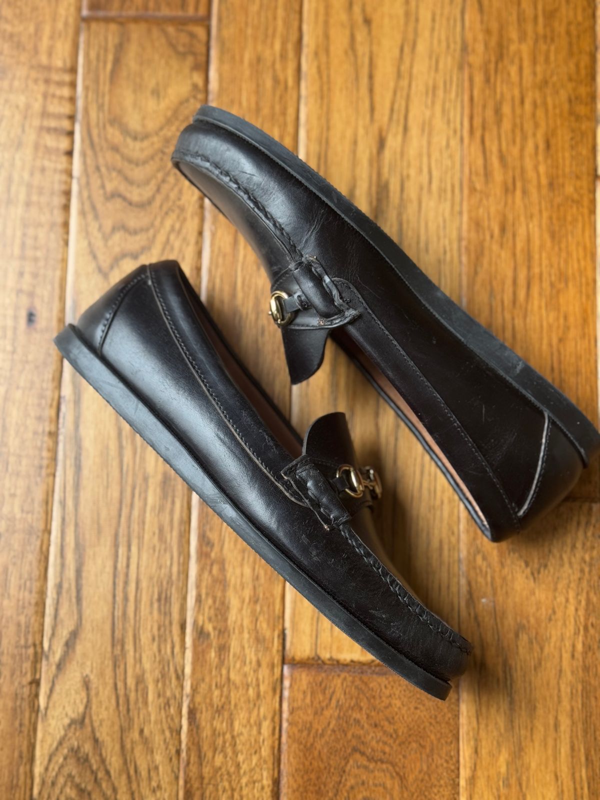 Photo by clintashlock on April 5, 2025 of the Oak Street Bootmakers Bit Moc in Teacore Black Overdye Horse Rump.