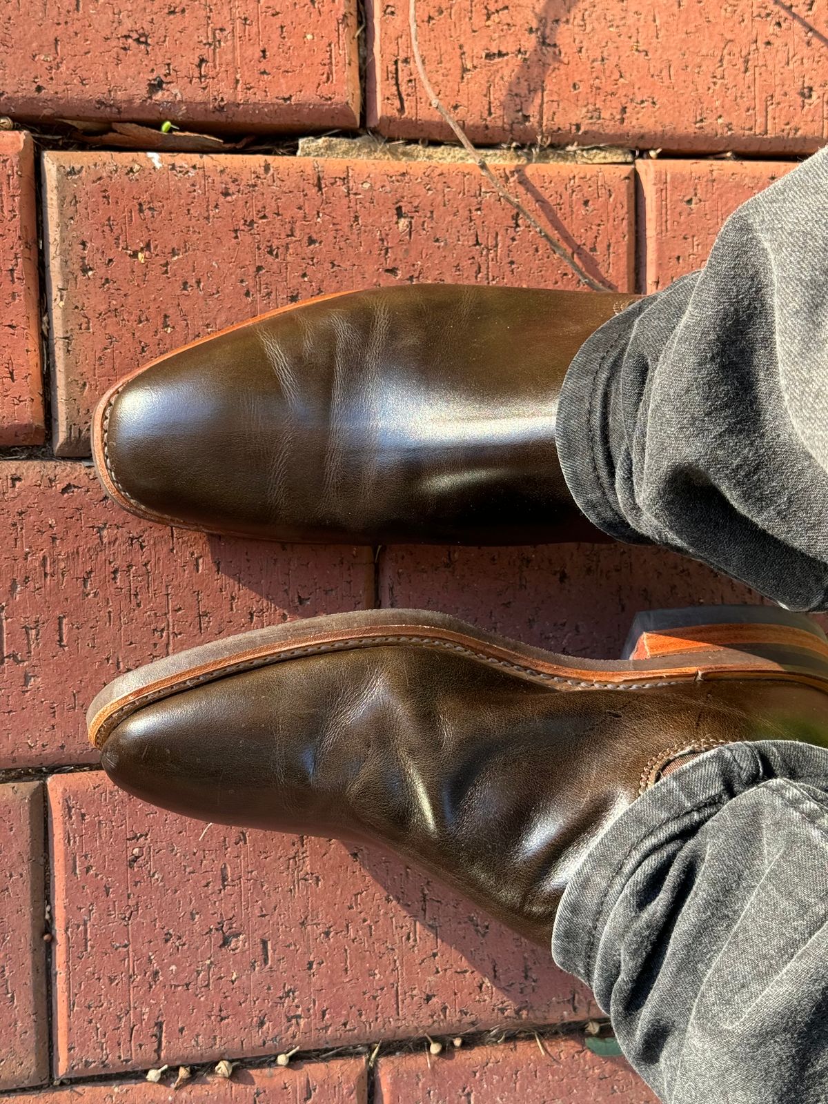 Photo by wspr on August 5, 2024 of the R.M. Williams Comfort Craftsman Boot in Dark Olive Pull-Up Leather.