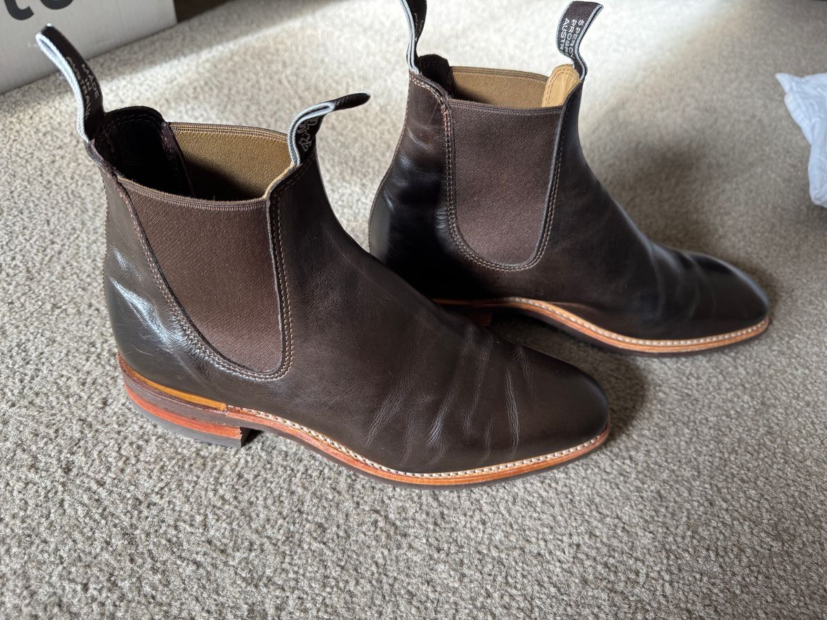 Photo by wspr on November 3, 2024 of the R.M. Williams Comfort Craftsman Boot in Dark Olive Pull-Up Leather.
