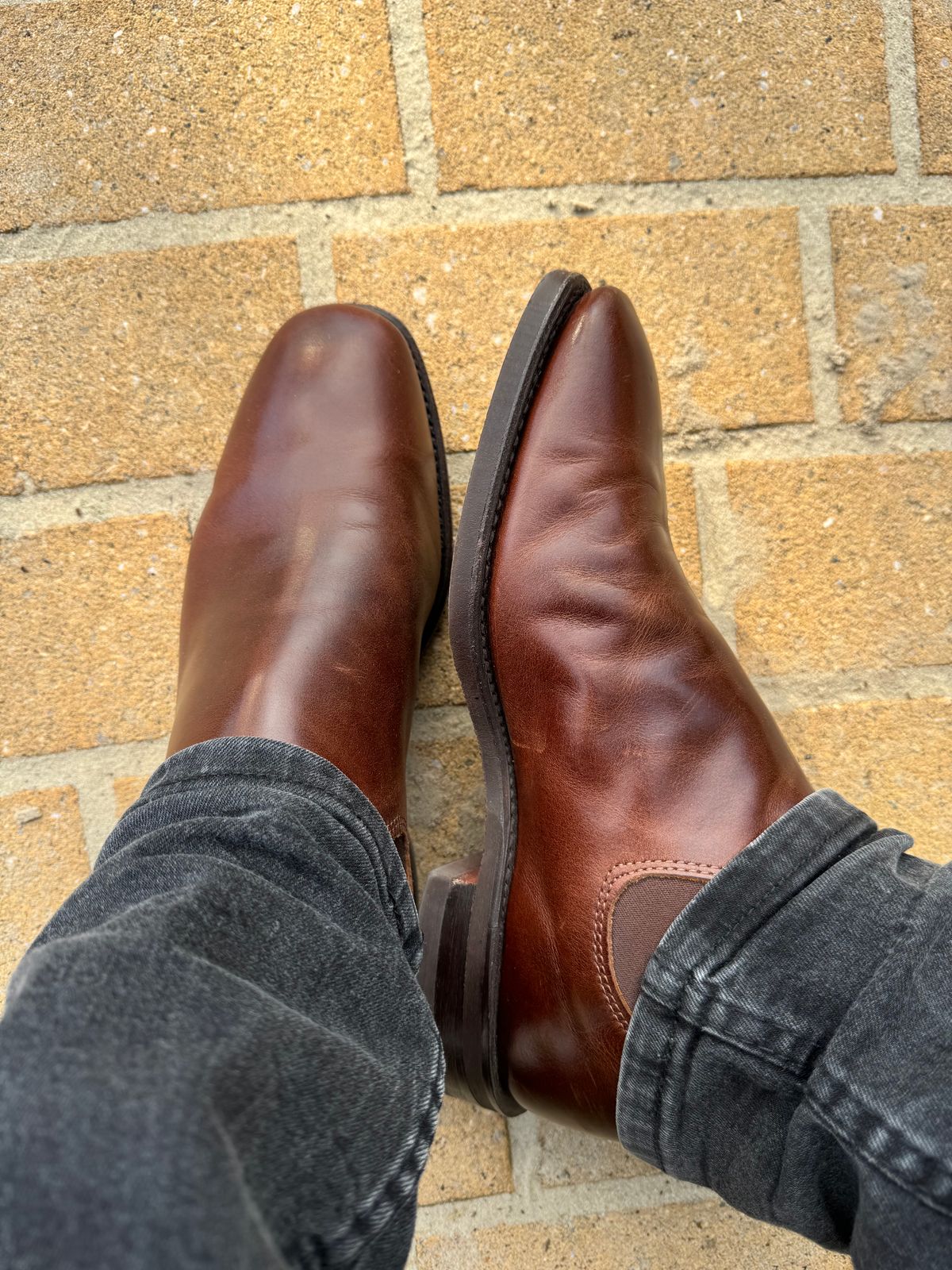 Photo by wspr on July 31, 2024 of the R.M. Williams Comfort Craftsman Boot in Mid Brown Pull-Up Leather.