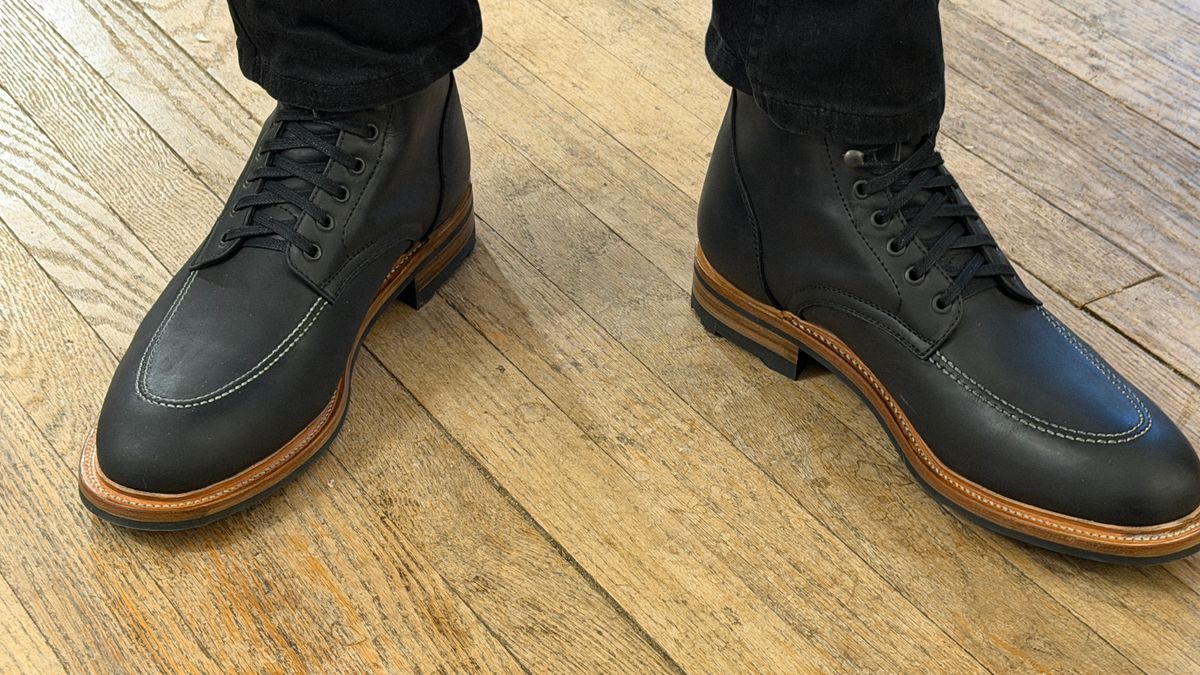 Photo by gorfnu on December 27, 2025 of the Parkhurst The Niagara in Matte Black Veg Tan Full Grain.