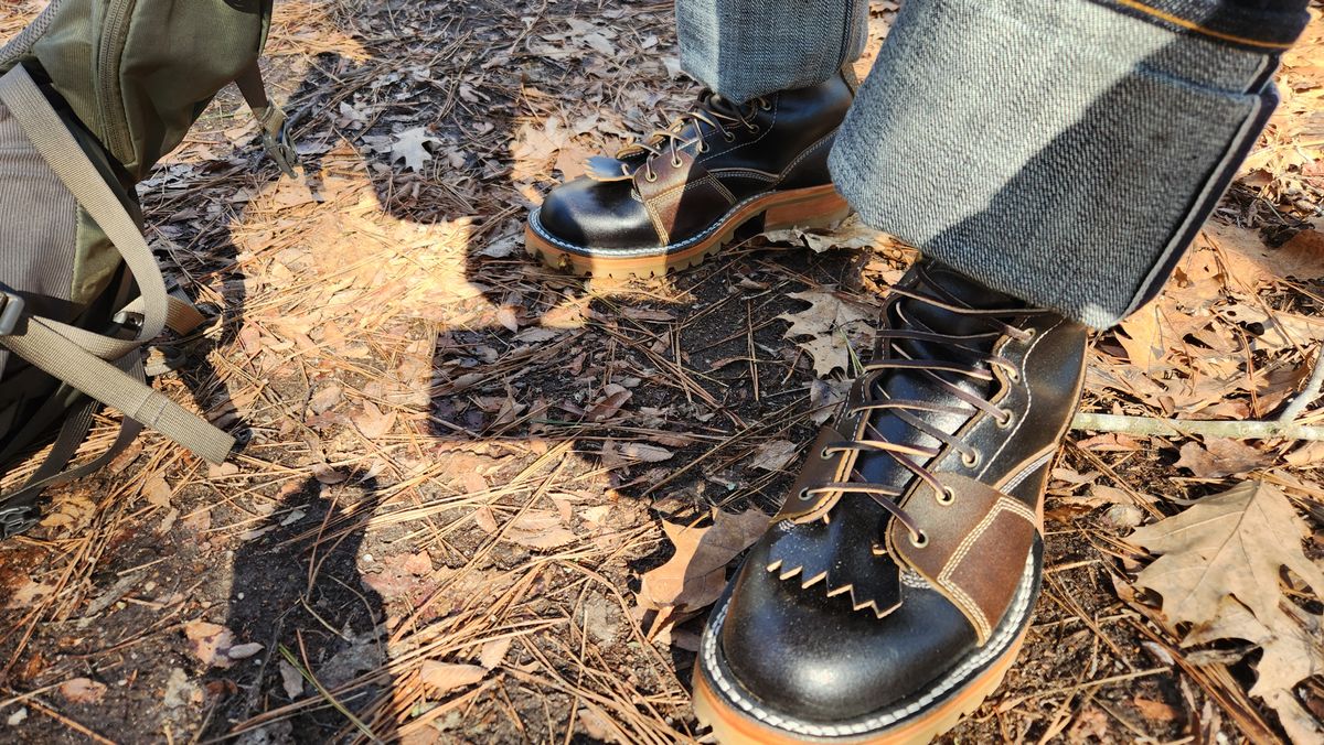 Photo by Hayduke on March 11, 2025 of the Frank's Boots Type 2 Highlander in Horween Black Waxed Flesh & Horween Cinnamon Waxed Flesh.