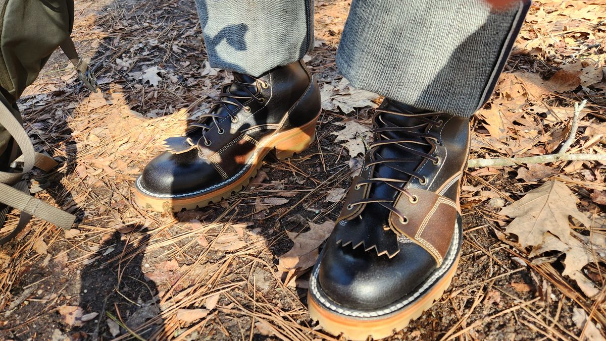 Photo by Hayduke on March 11, 2025 of the Frank's Boots Type 2 Highlander in Horween Black Waxed Flesh & Horween Cinnamon Waxed Flesh.