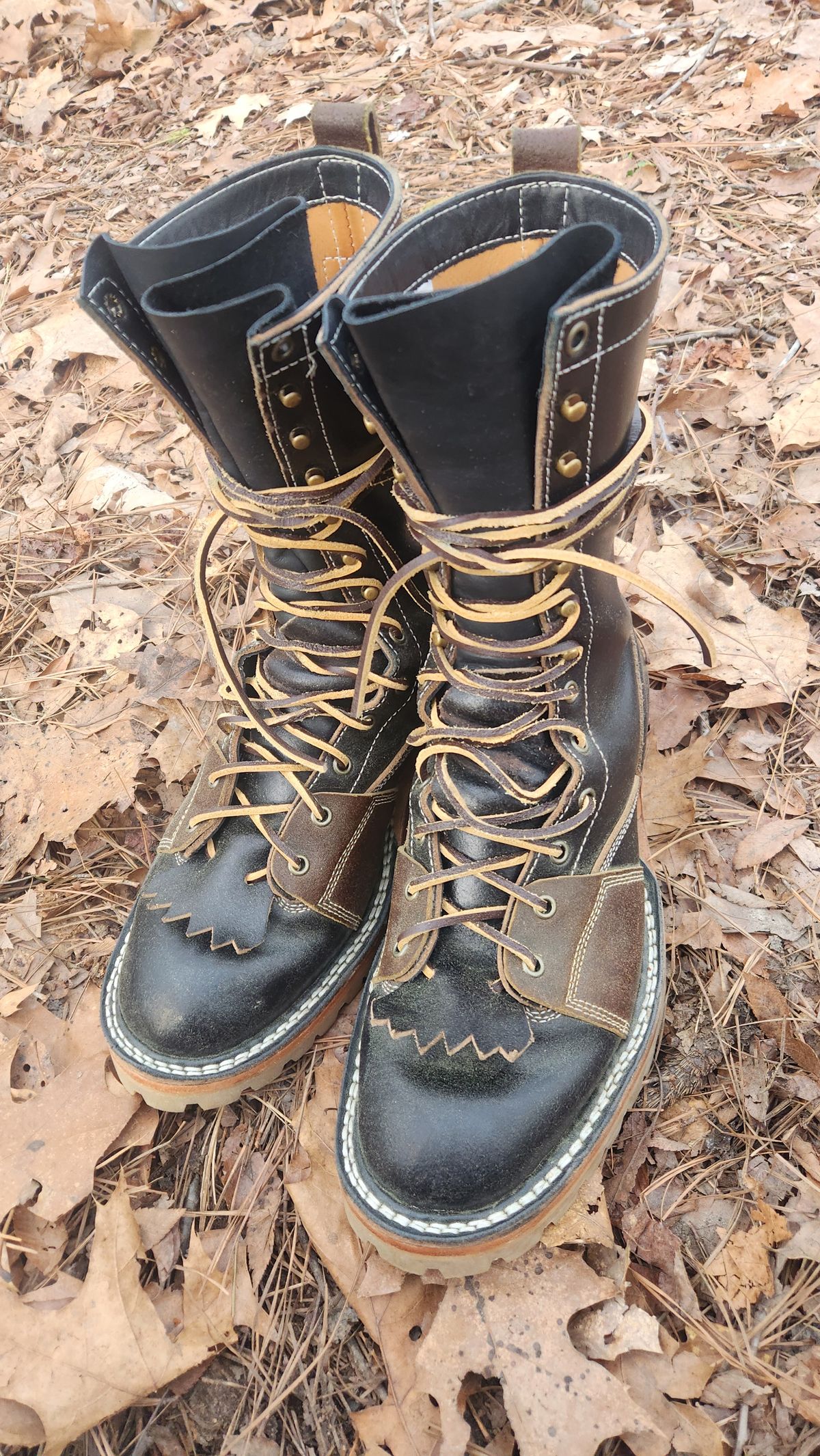 Photo by Hayduke on March 24, 2025 of the Frank's Boots Type 2 Highlander in Horween Black Waxed Flesh & Horween Cinnamon Waxed Flesh.