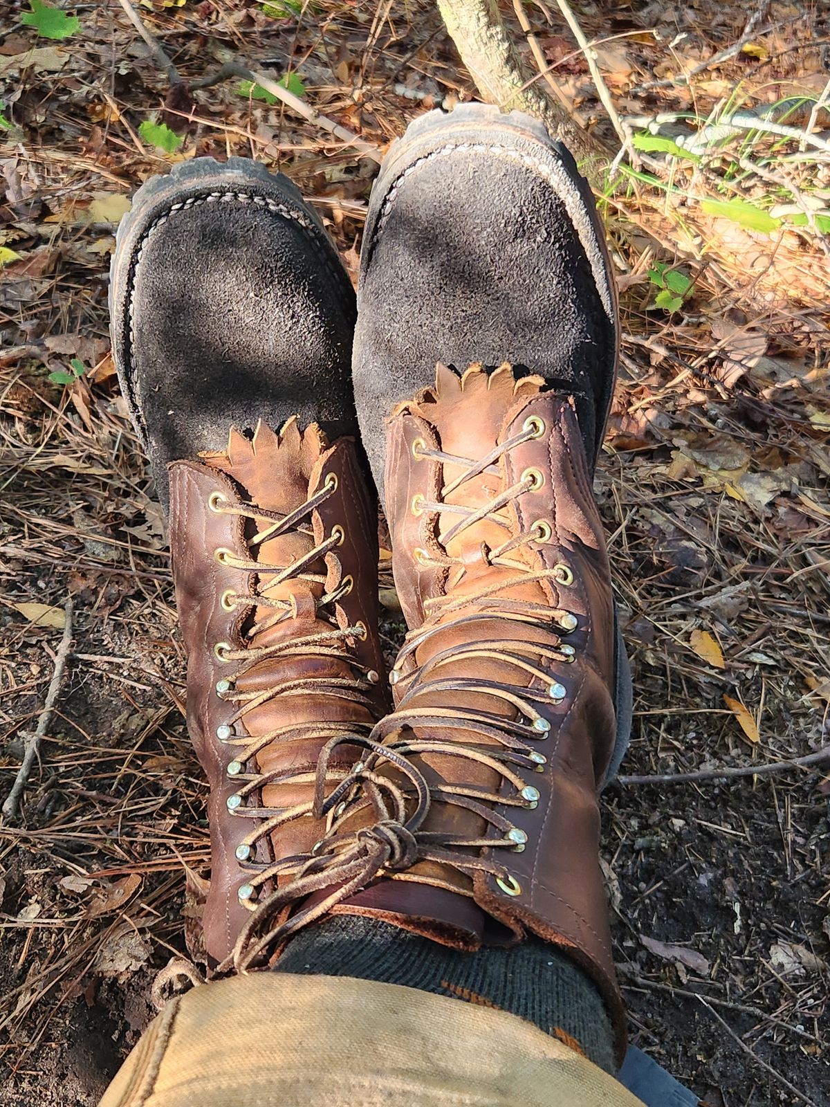 Photo by Hayduke on September 2, 2024 of the Frank's Boots The Patriot in Seidel Walnut Oil Tan & Black Roughout Work Leather.