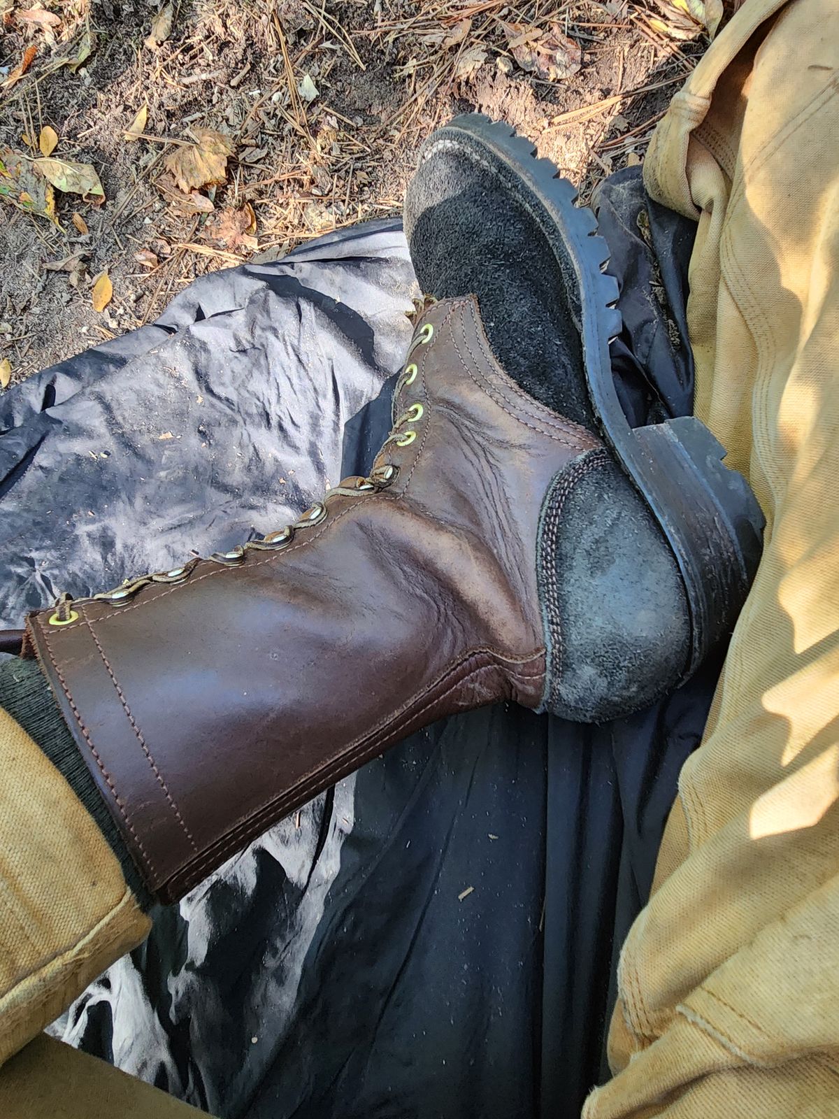 Photo by Hayduke on September 2, 2024 of the Frank's Boots The Patriot in Seidel Walnut Oil Tan & Black Roughout Work Leather.