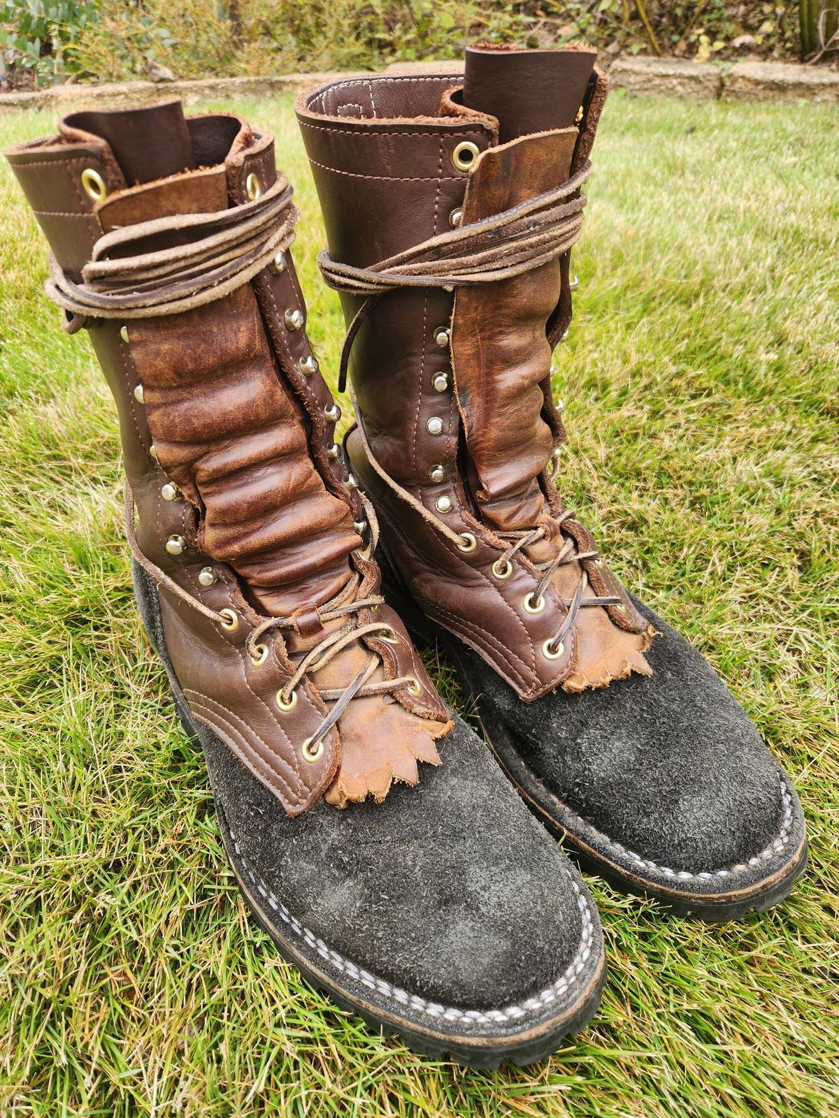 Photo by Hayduke on November 6, 2024 of the Frank's Boots The Patriot in Seidel Walnut Oil Tan & Black Roughout Work Leather.