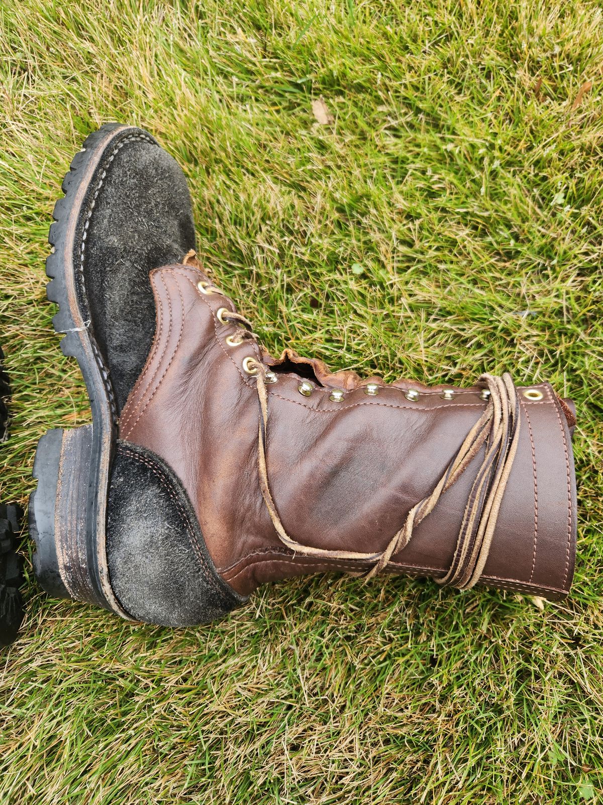 Photo by Hayduke on November 6, 2024 of the Frank's Boots The Patriot in Seidel Walnut Oil Tan & Black Roughout Work Leather.