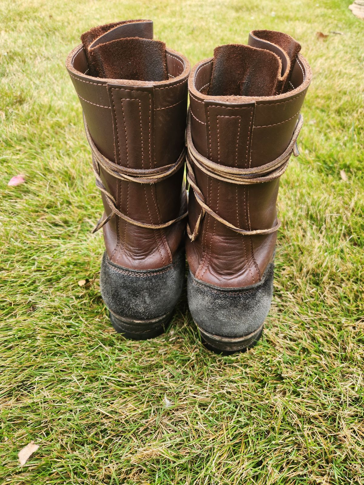 Photo by Hayduke on November 6, 2024 of the Frank's Boots The Patriot in Seidel Walnut Oil Tan & Black Roughout Work Leather.