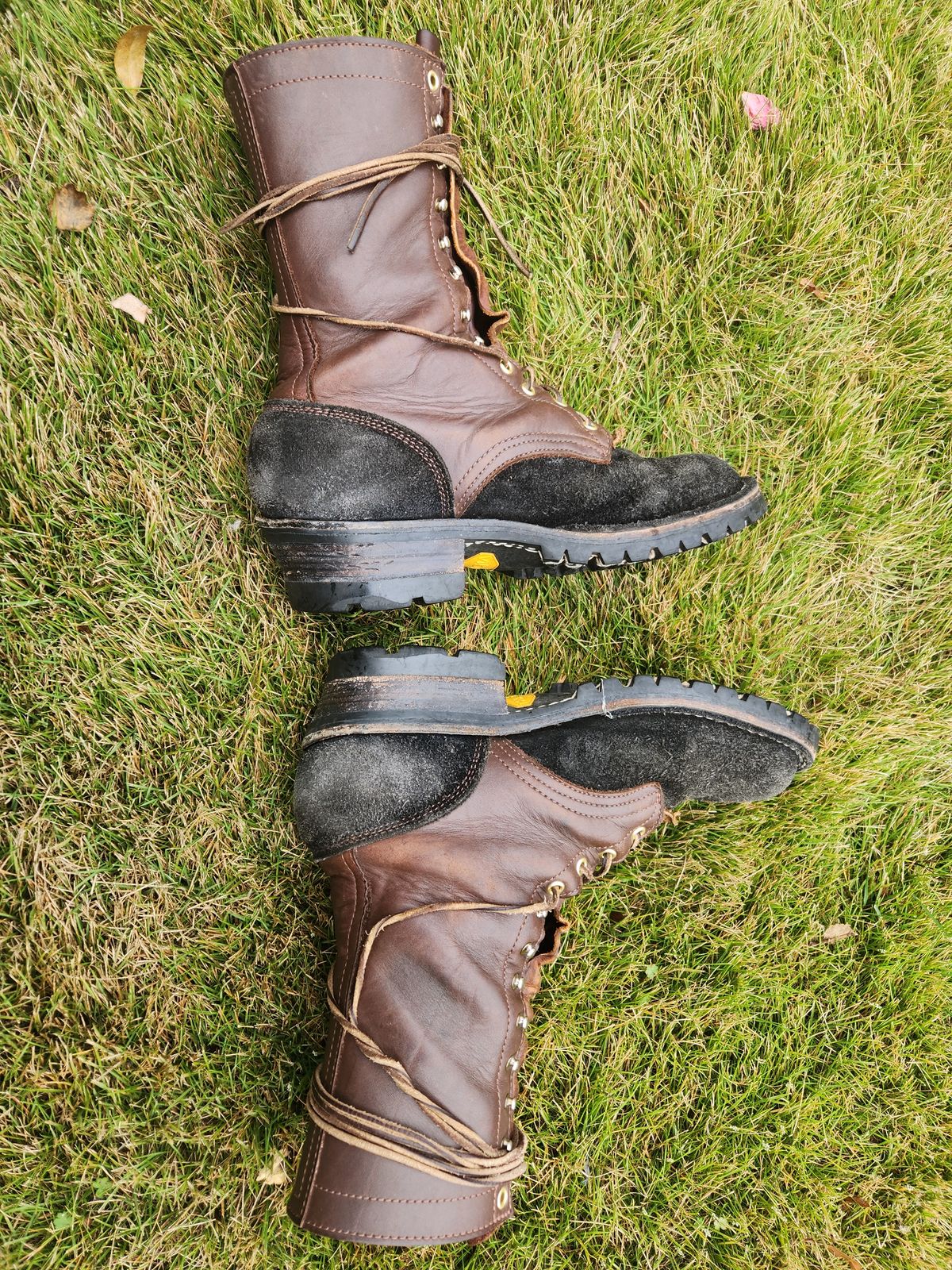 Photo by Hayduke on November 6, 2024 of the Frank's Boots The Patriot in Seidel Walnut Oil Tan & Black Roughout Work Leather.