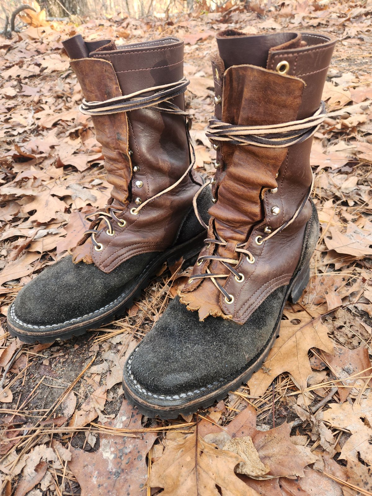 Photo by Hayduke on January 1, 2025 of the Frank's Boots The Patriot in Seidel Walnut Oil Tan & Black Roughout Work Leather.