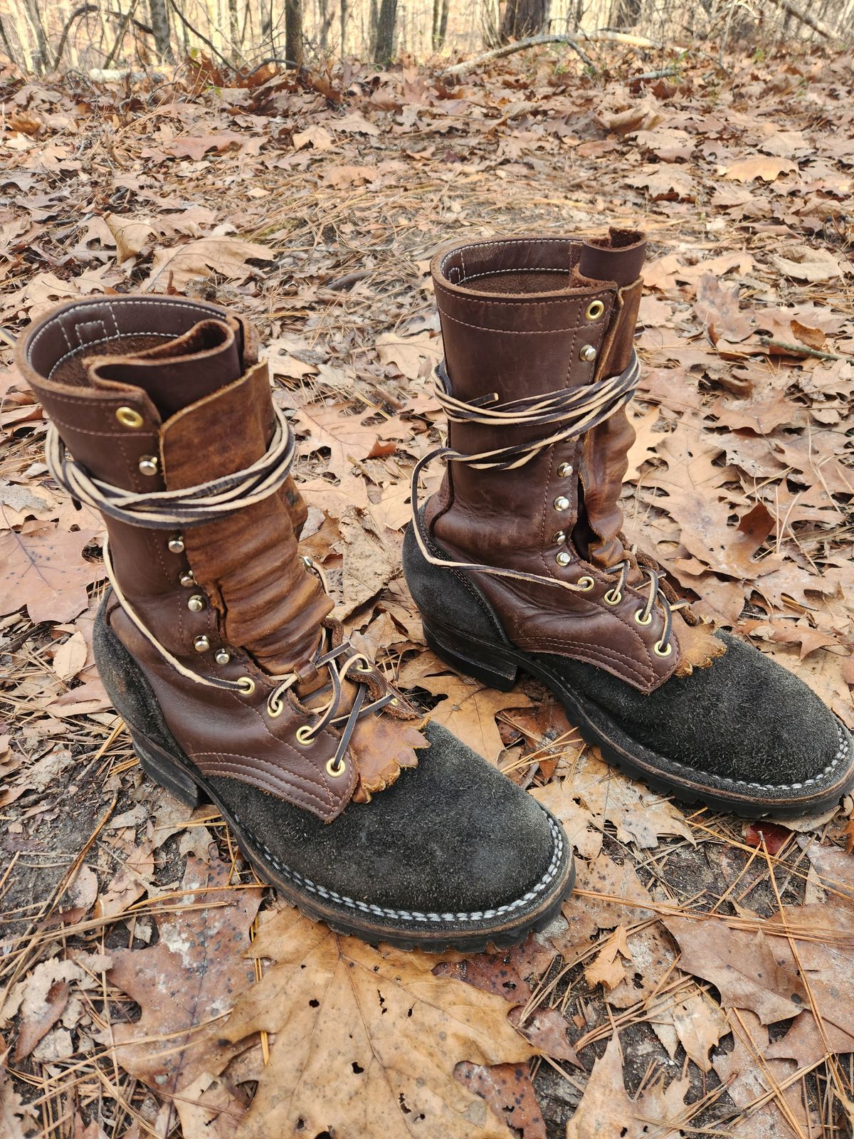 Photo by Hayduke on January 1, 2025 of the Frank's Boots The Patriot in Seidel Walnut Oil Tan & Black Roughout Work Leather.