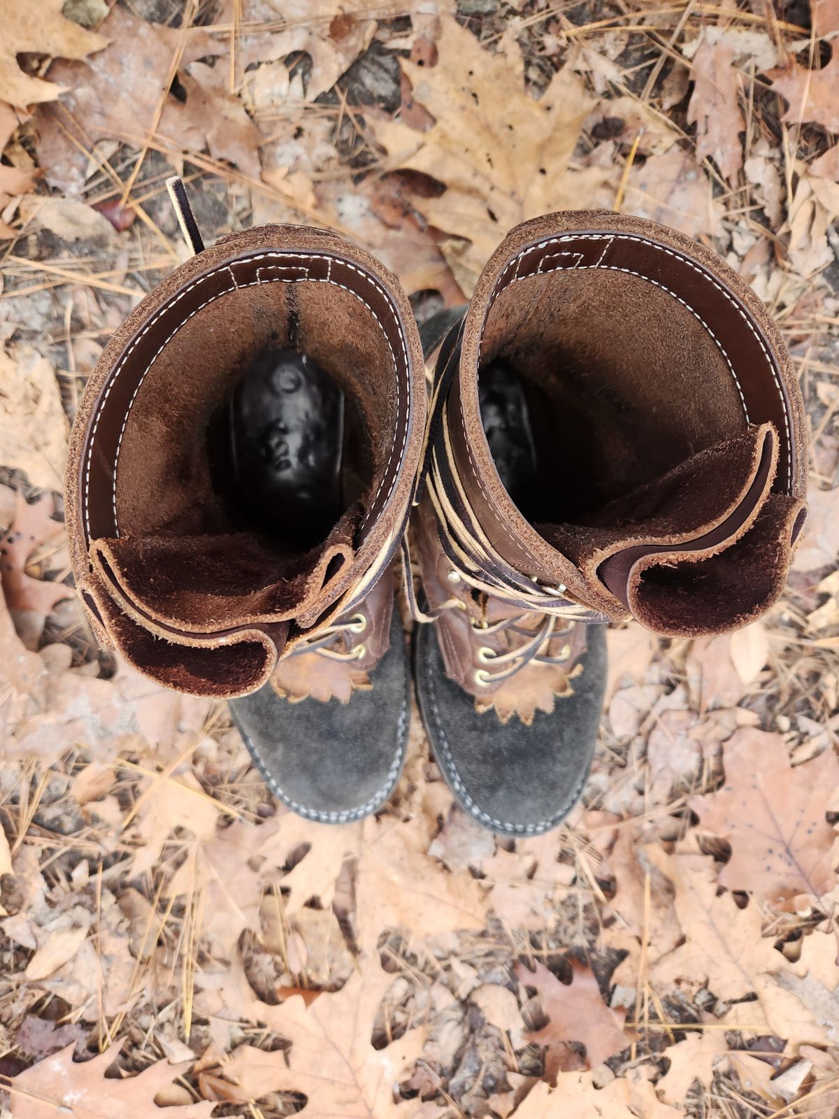 Photo by Hayduke on January 1, 2025 of the Frank's Boots The Patriot in Seidel Walnut Oil Tan & Black Roughout Work Leather.