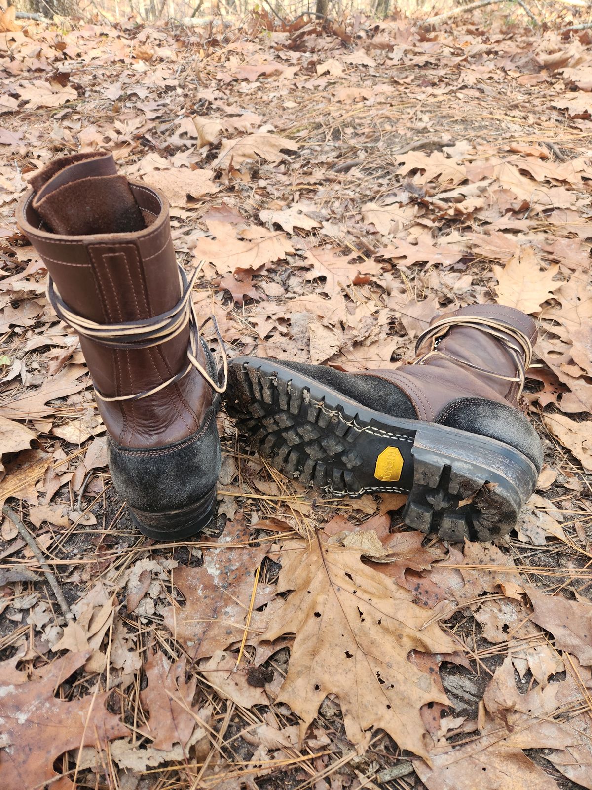 Photo by Hayduke on January 1, 2025 of the Frank's Boots The Patriot in Seidel Walnut Oil Tan & Black Roughout Work Leather.