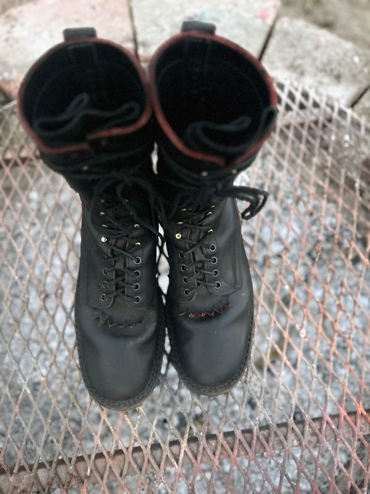 Photo by BlueAnarchy on November 3, 2025 of the White's Whites / X Rose Anvil Drifter 3.0 in Seidel Bloodcore.