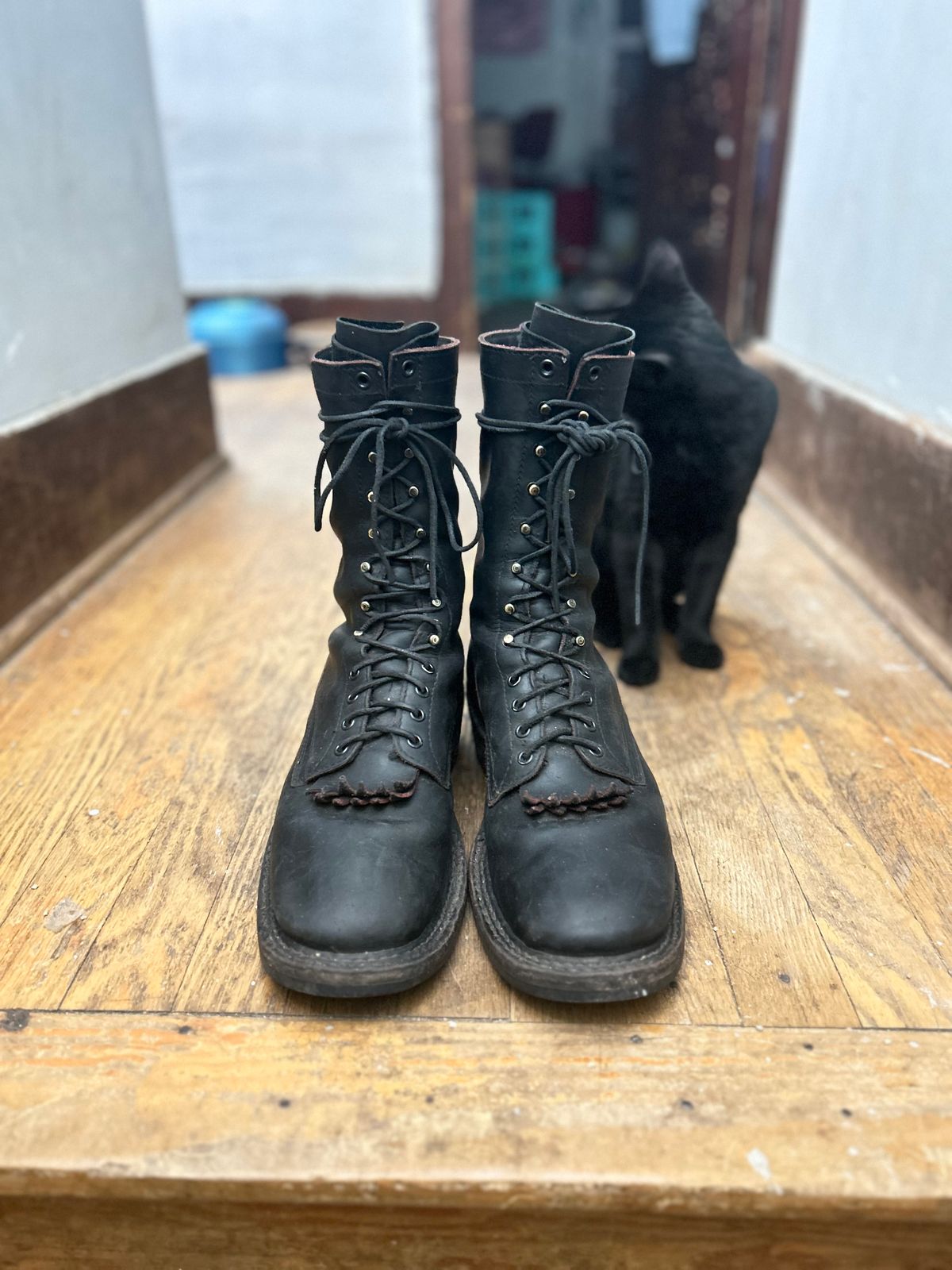 Photo by BlueAnarchy on December 6, 2025 of the White's Whites / X Rose Anvil Drifter 3.0 in Seidel Bloodcore.