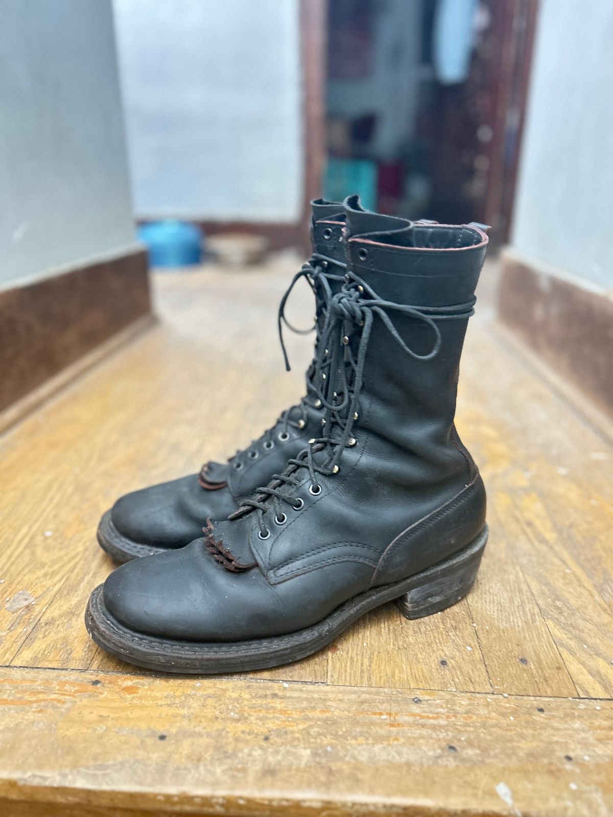 Photo by BlueAnarchy on December 6, 2025 of the White's Whites / X Rose Anvil Drifter 3.0 in Seidel Bloodcore.