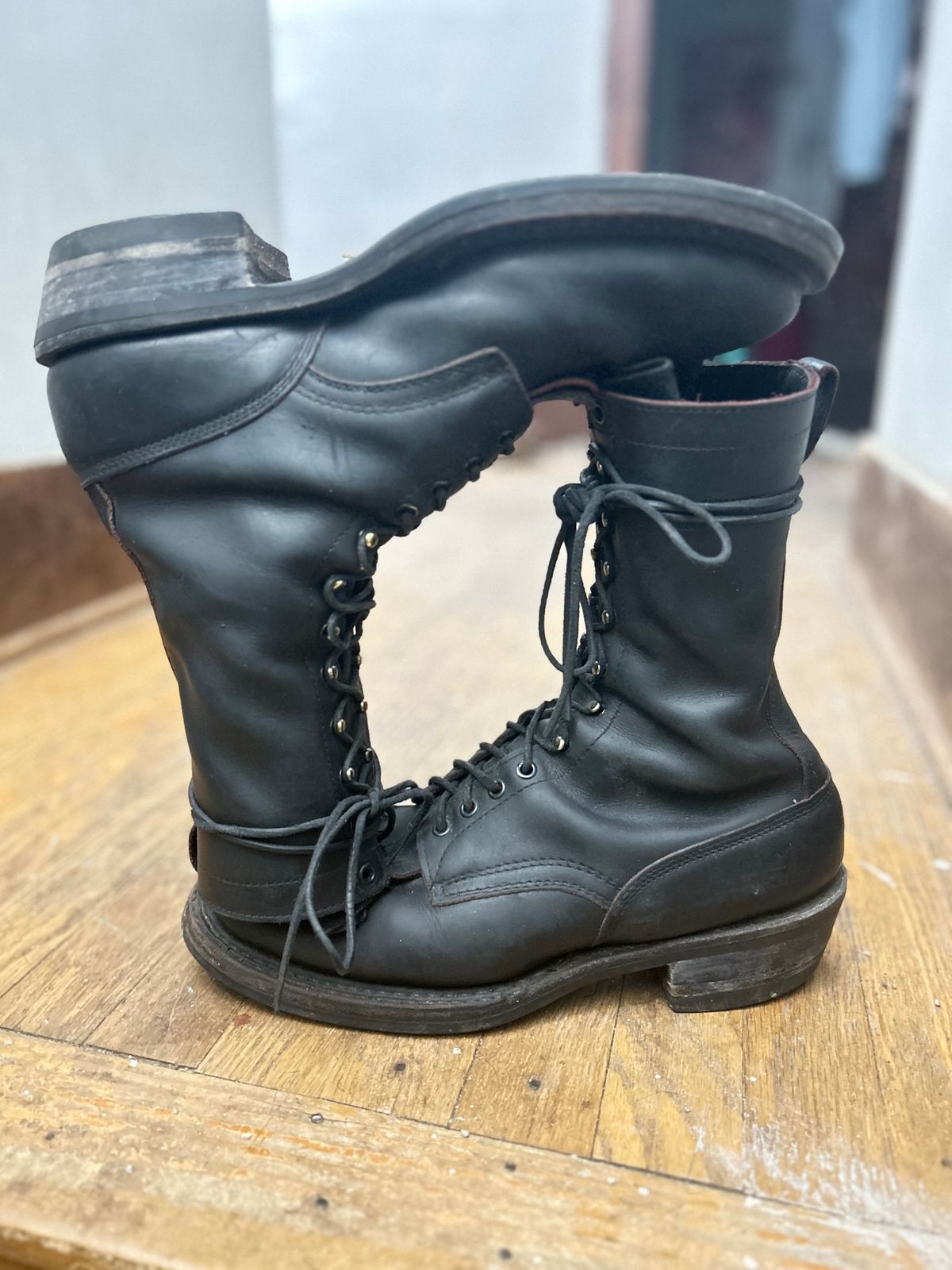 Photo by BlueAnarchy on December 6, 2025 of the White's Whites / X Rose Anvil Drifter 3.0 in Seidel Bloodcore.