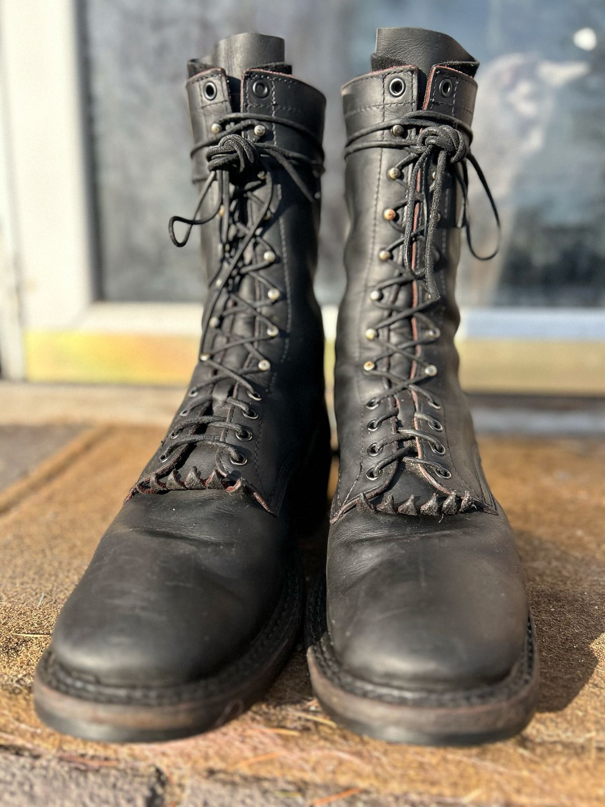 Photo by BlueAnarchy on January 5, 2026 of the White's Whites / X Rose Anvil Drifter 3.0 in Seidel Bloodcore.