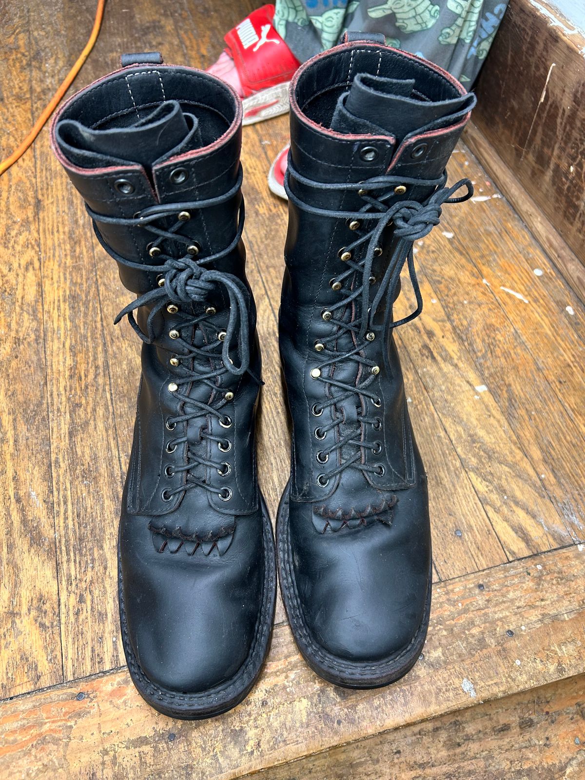 Photo by BlueAnarchy on February 6, 2026 of the White's Whites / X Rose Anvil Drifter 3.0 in Seidel Bloodcore.