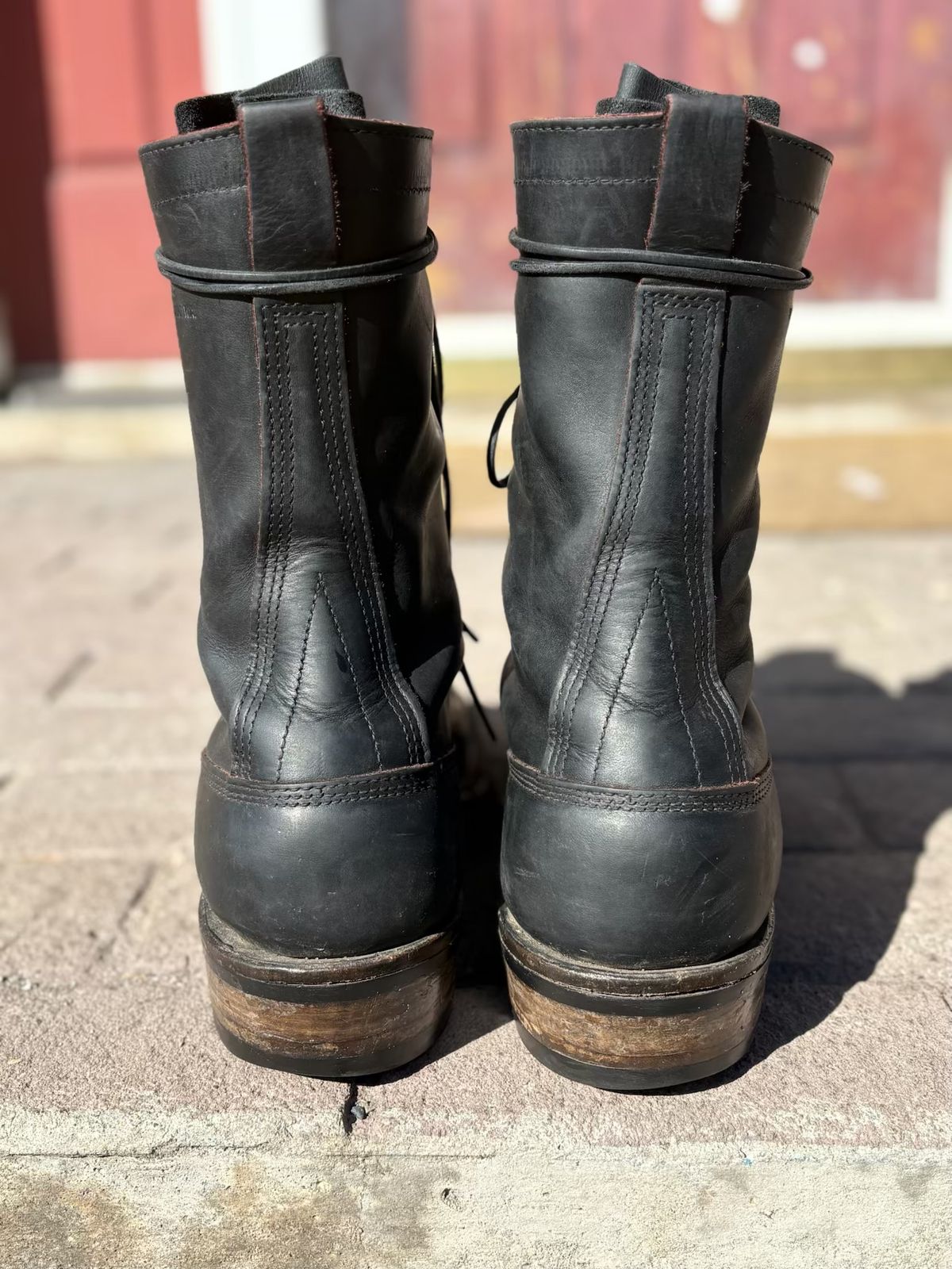 Photo by BlueAnarchy on March 2, 2026 of the White's Whites / X Rose Anvil Drifter 3.0 in Seidel Bloodcore.