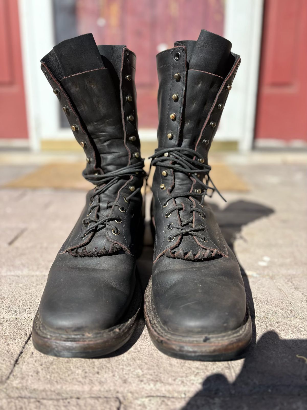 Photo by BlueAnarchy on March 2, 2026 of the White's Whites / X Rose Anvil Drifter 3.0 in Seidel Bloodcore.