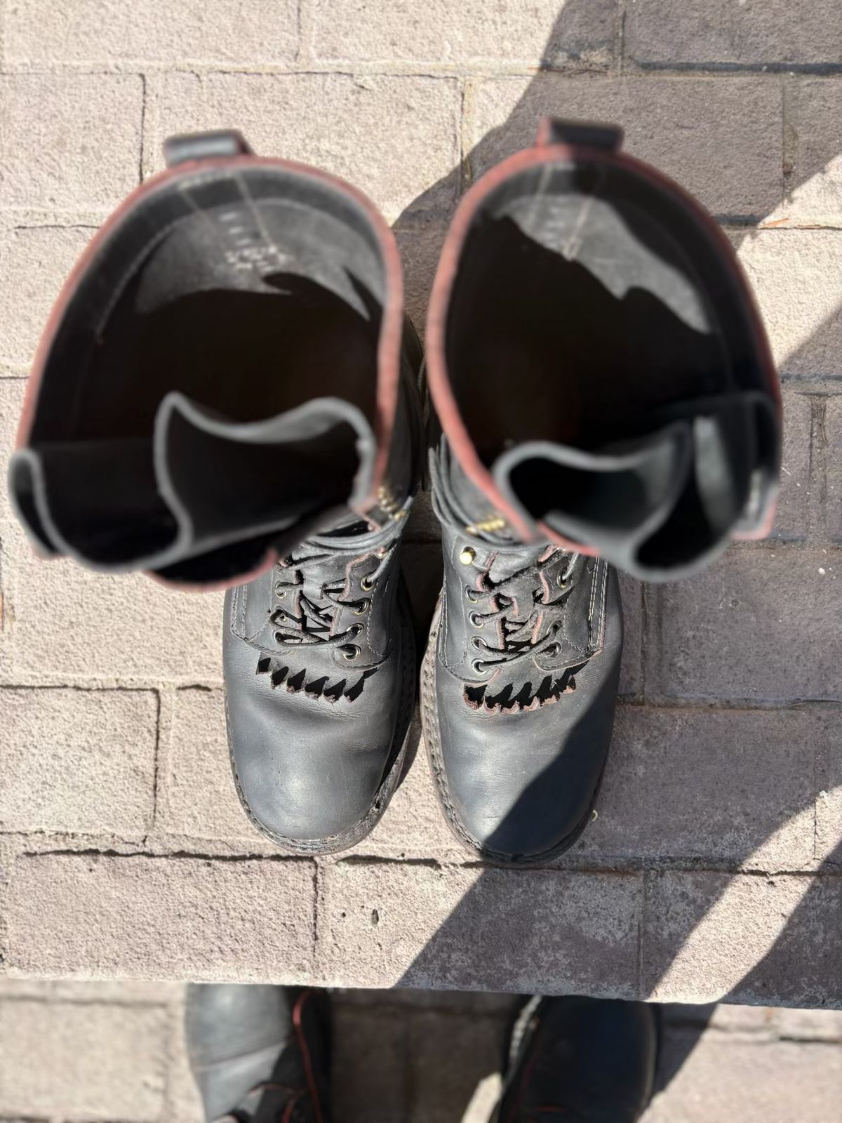 Photo by BlueAnarchy on March 2, 2026 of the White's Whites / X Rose Anvil Drifter 3.0 in Seidel Bloodcore.