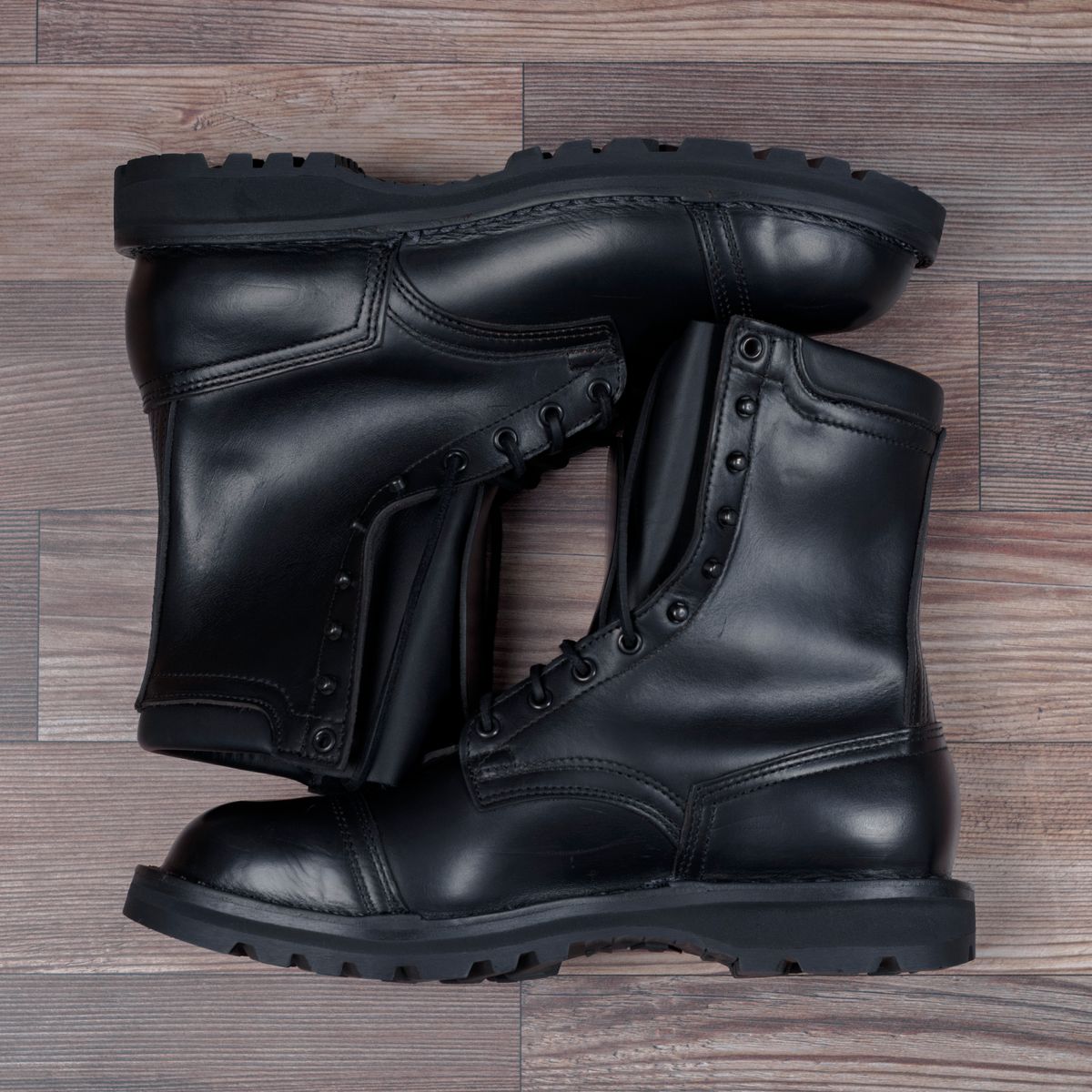 Photo by domestictourist on October 6, 2024 of the Nicks Handmade Boots 365 Stitchdown MTO in Horween Black Chromexcel.