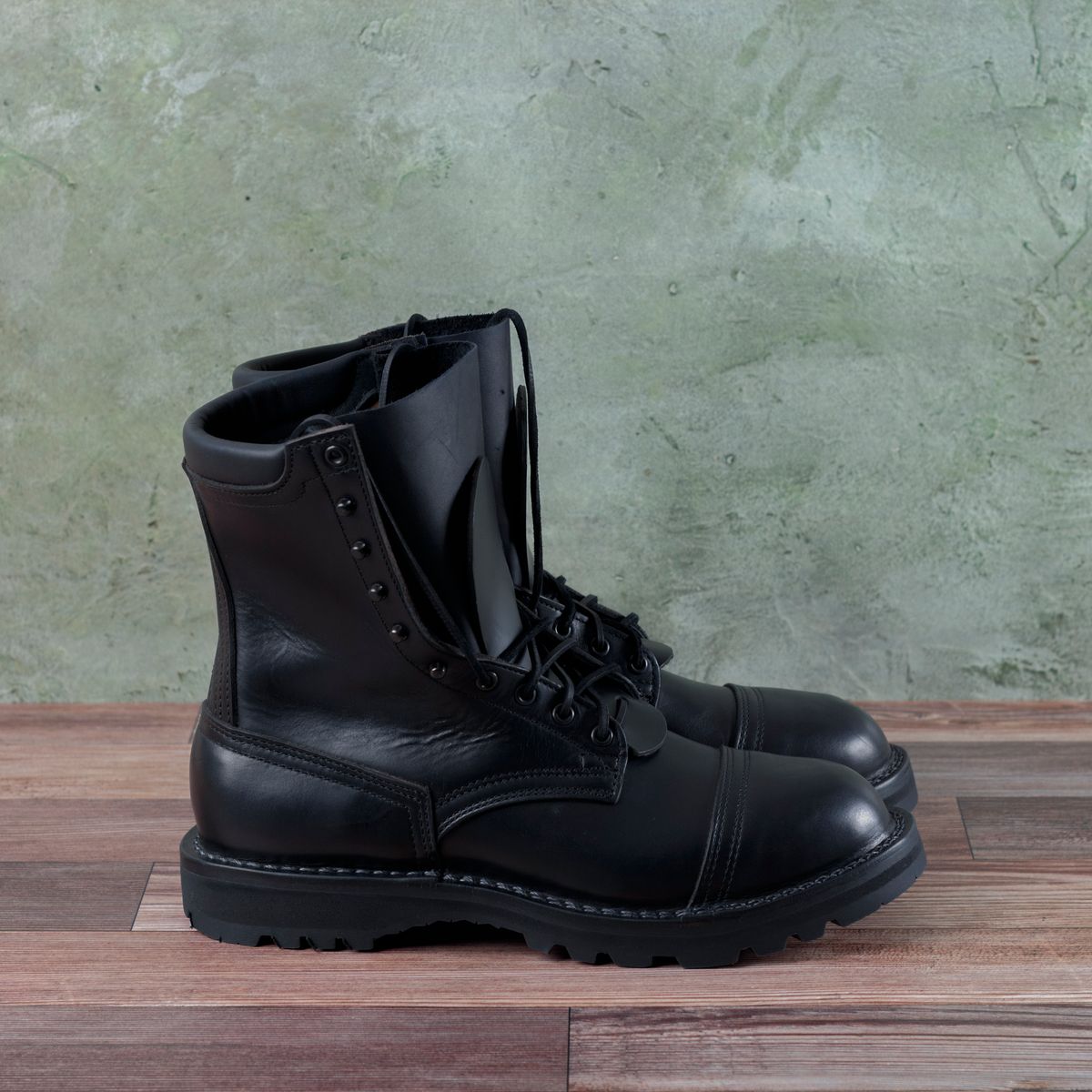 Photo by domestictourist on October 6, 2024 of the Nicks Handmade Boots 365 Stitchdown MTO in Horween Black Chromexcel.