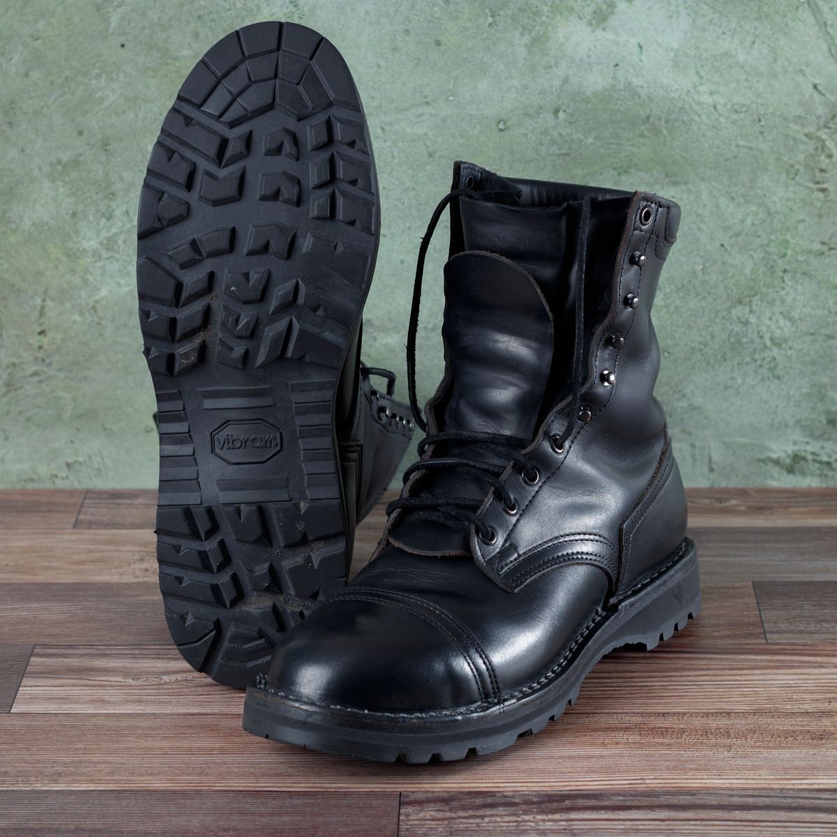 Photo by domestictourist on November 4, 2024 of the Nicks Handmade Boots 365 Stitchdown MTO in Horween Black Chromexcel.