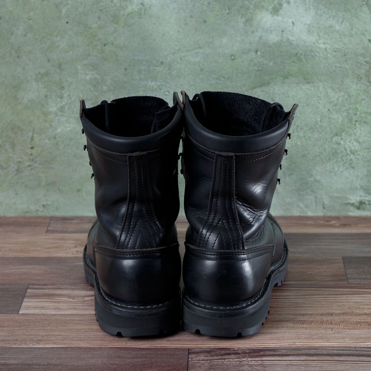 Photo by domestictourist on November 4, 2024 of the Nicks Handmade Boots 365 Stitchdown MTO in Horween Black Chromexcel.