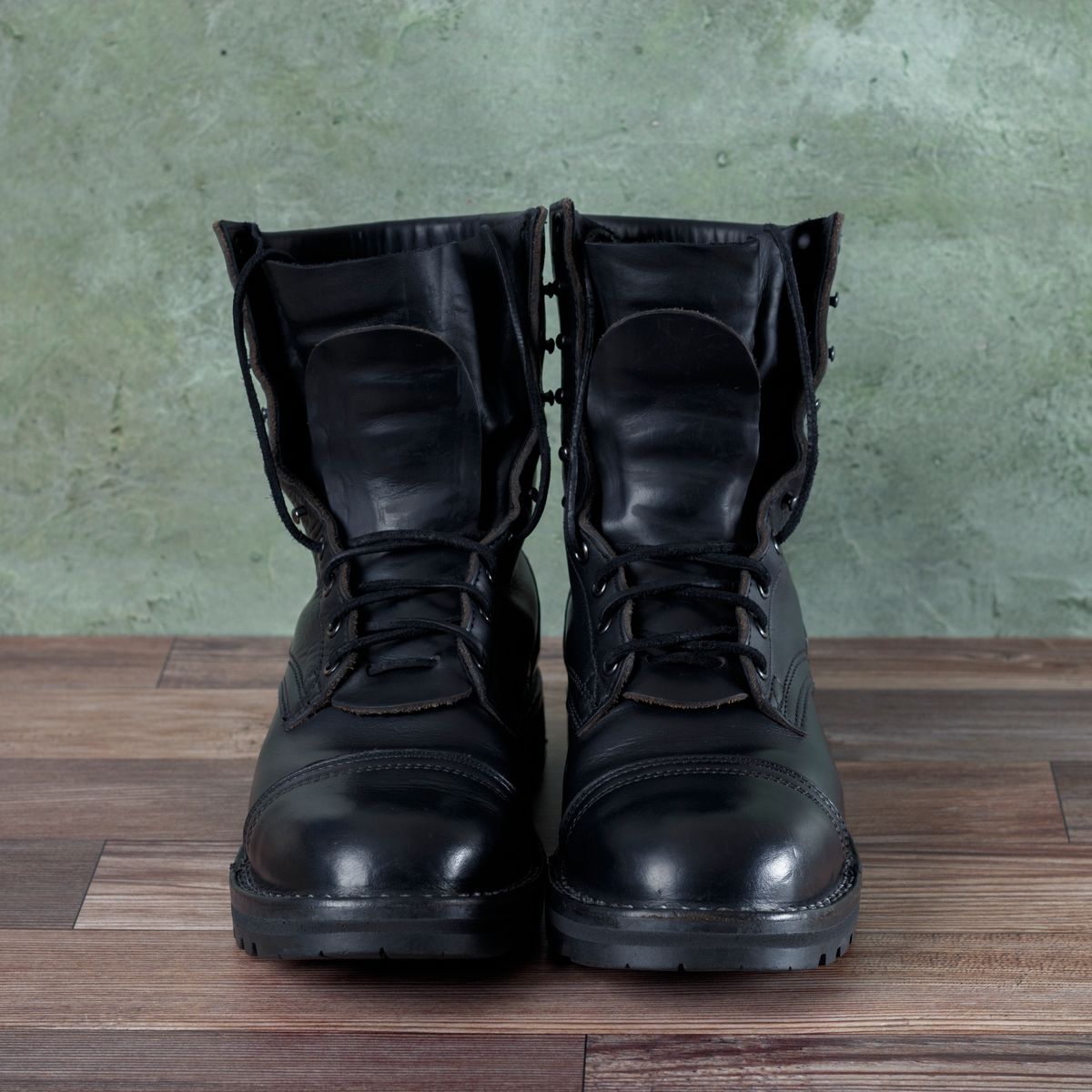 Photo by domestictourist on November 4, 2024 of the Nicks Handmade Boots 365 Stitchdown MTO in Horween Black Chromexcel.