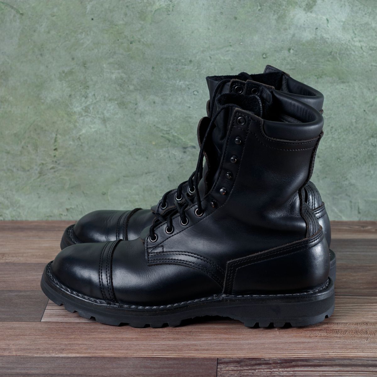 Photo by domestictourist on November 4, 2024 of the Nicks Handmade Boots 365 Stitchdown MTO in Horween Black Chromexcel.