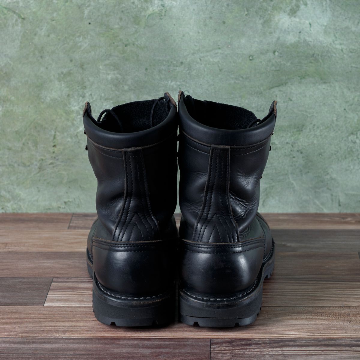 Photo by domestictourist on December 6, 2024 of the Nicks Handmade Boots 365 Stitchdown MTO in Horween Black Chromexcel.