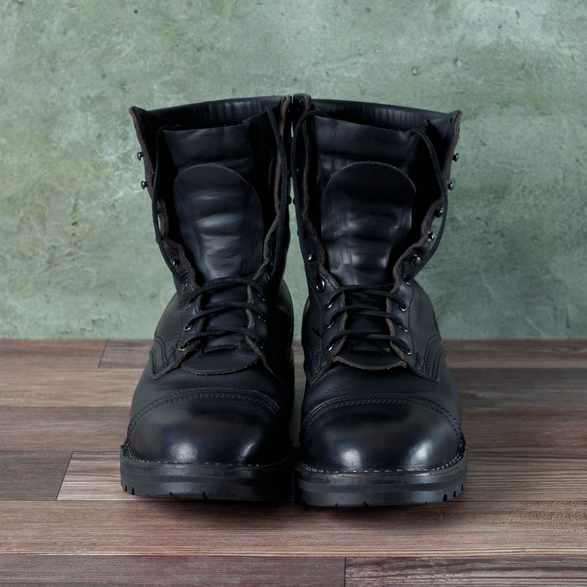 Photo by domestictourist on December 6, 2024 of the Nicks Handmade Boots 365 Stitchdown MTO in Horween Black Chromexcel.