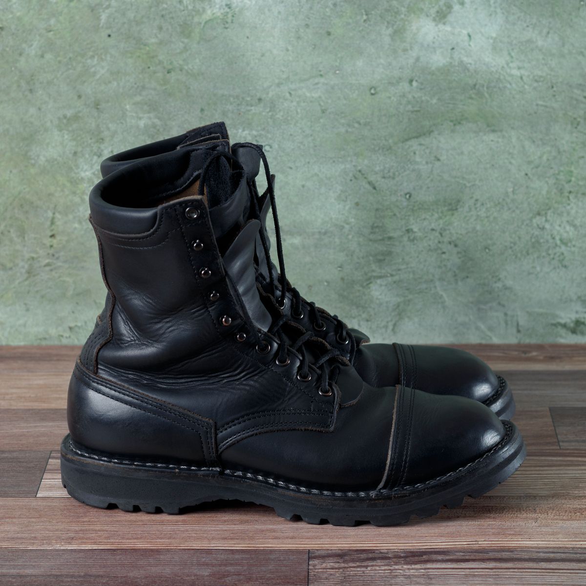 Photo by domestictourist on December 6, 2024 of the Nicks Handmade Boots 365 Stitchdown MTO in Horween Black Chromexcel.