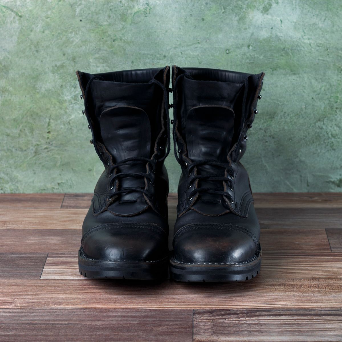 Photo by domestictourist on January 6, 2025 of the Nicks Handmade Boots 365 Stitchdown MTO in Horween Black Chromexcel.