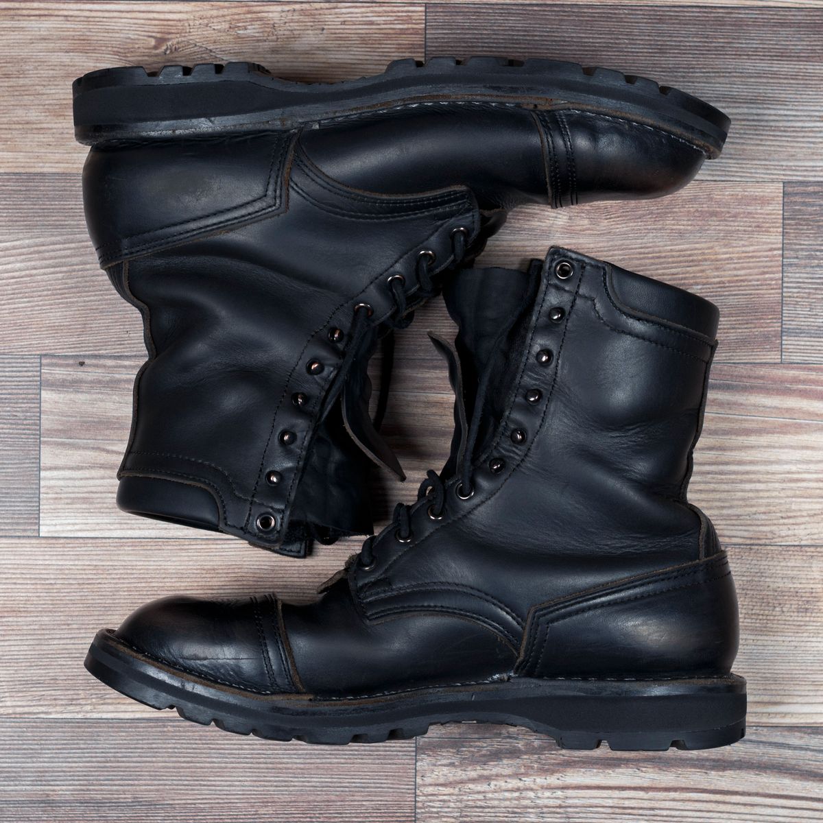 Photo by domestictourist on January 6, 2025 of the Nicks Handmade Boots 365 Stitchdown MTO in Horween Black Chromexcel.