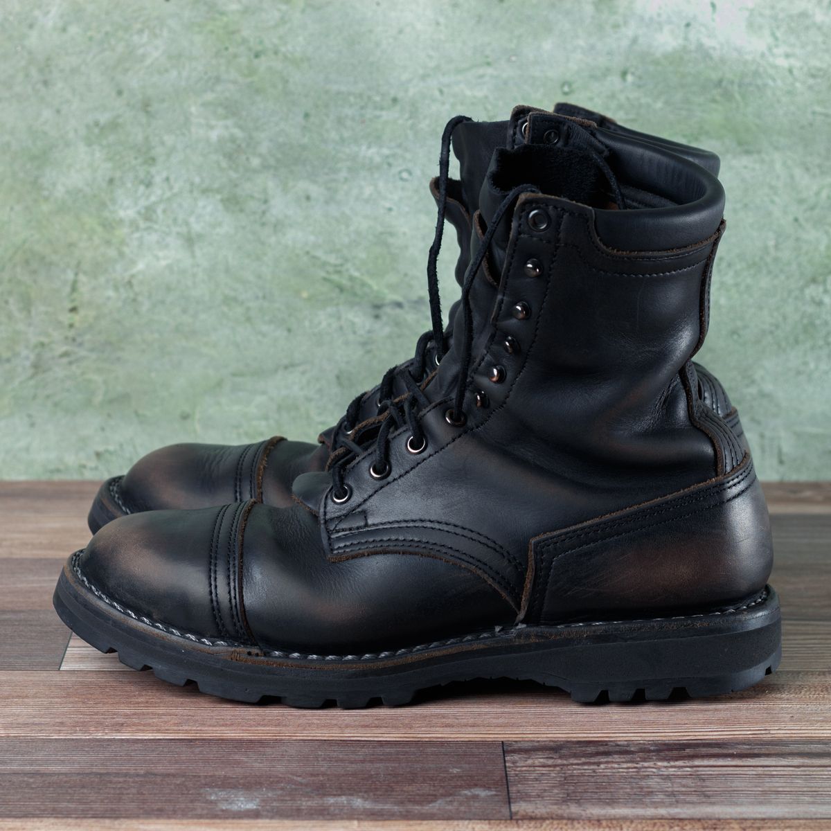 Photo by domestictourist on March 6, 2025 of the Nicks Handmade Boots 365 Stitchdown MTO in Horween Black Chromexcel.