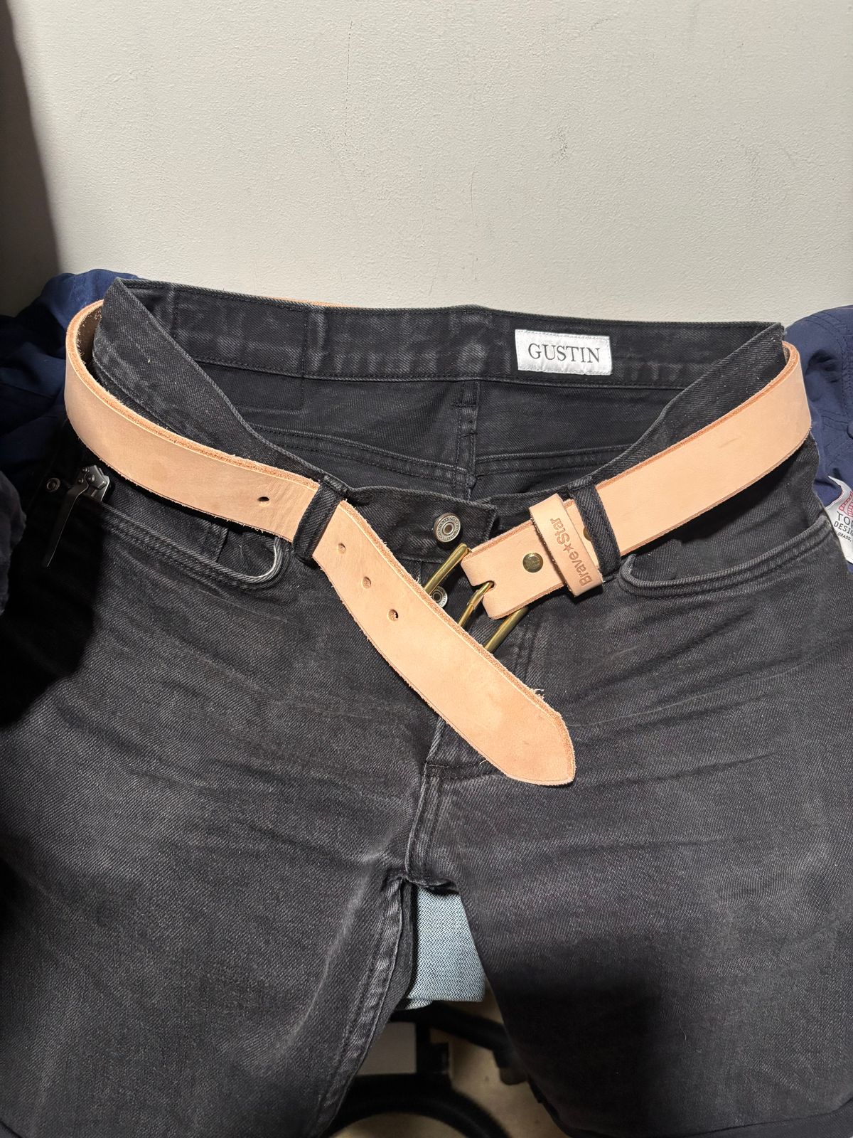 Photo by Sober_And_Faded on June 3, 2025 of the Brave Star Raw Leather Belt - 3 Month Update in Unknown Natural Veg Tan.