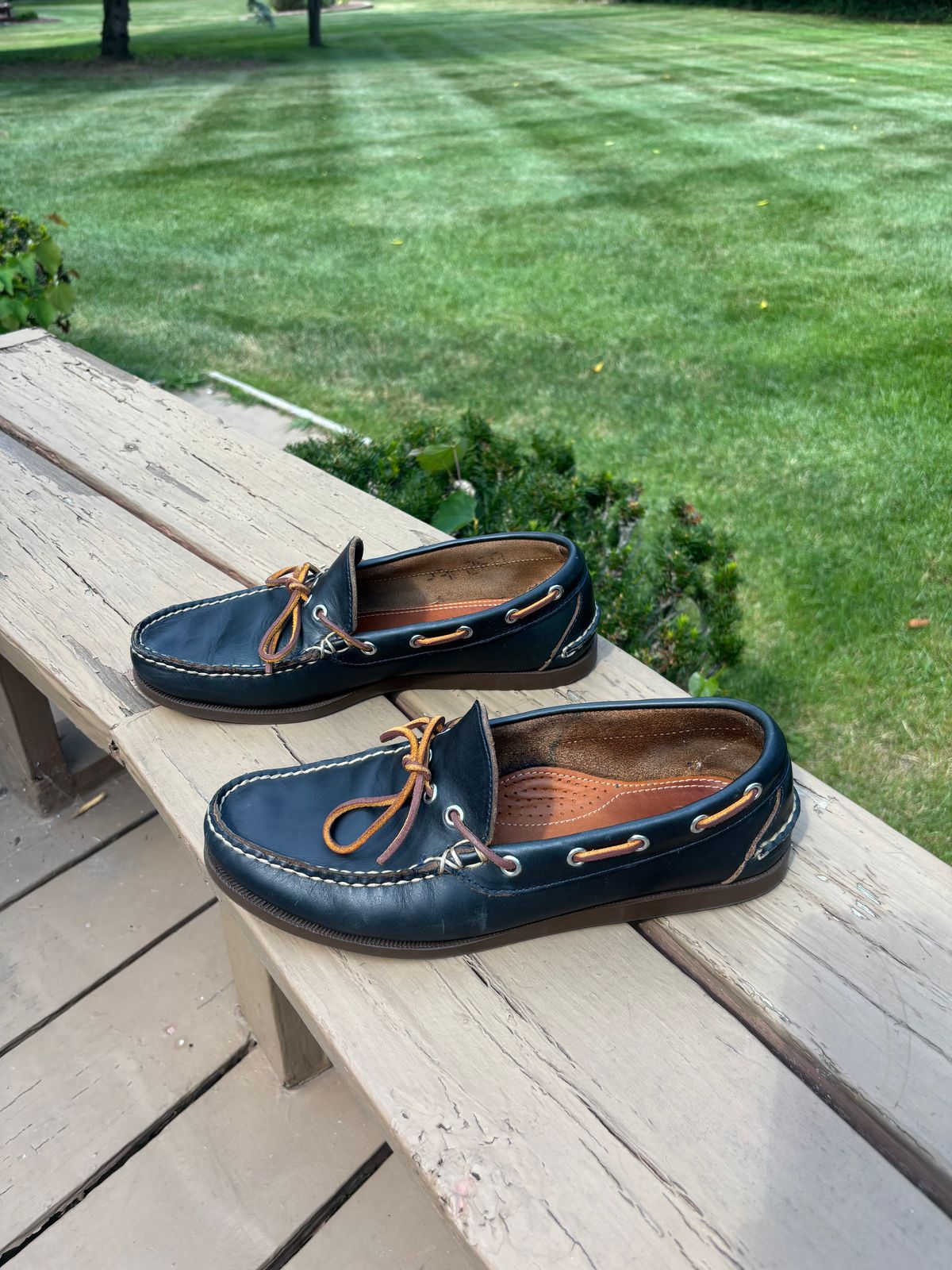 Photo by Sober_And_Faded on August 9, 2025 of the Oak Street Bootmakers Camp Moc in Horween Navy Chromexcel.