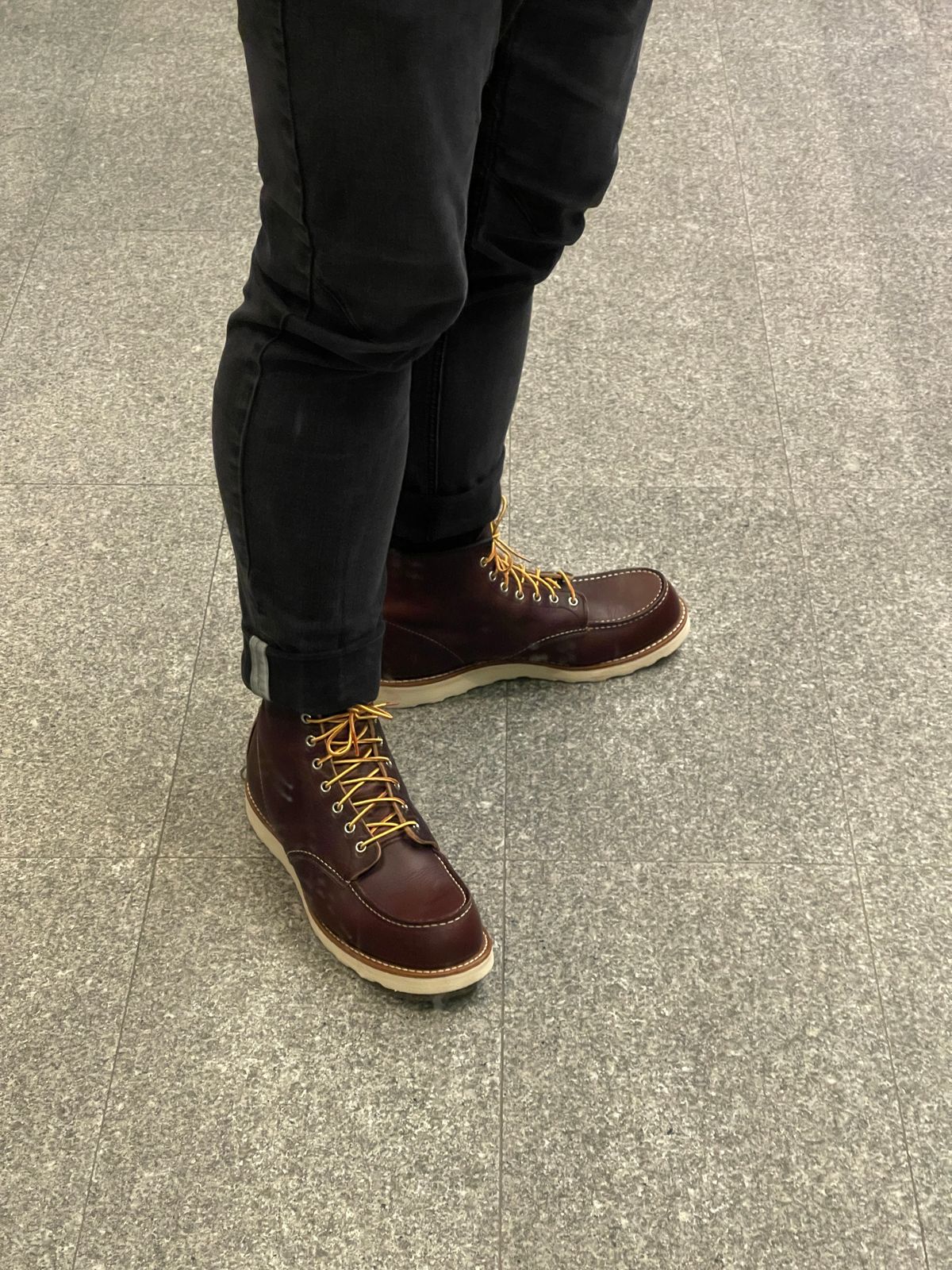 Photo by SteamedBun on December 8, 2023 of the Red Wing 6-Inch Classic Moc in S.B. Foot Briar Oil Slick.
