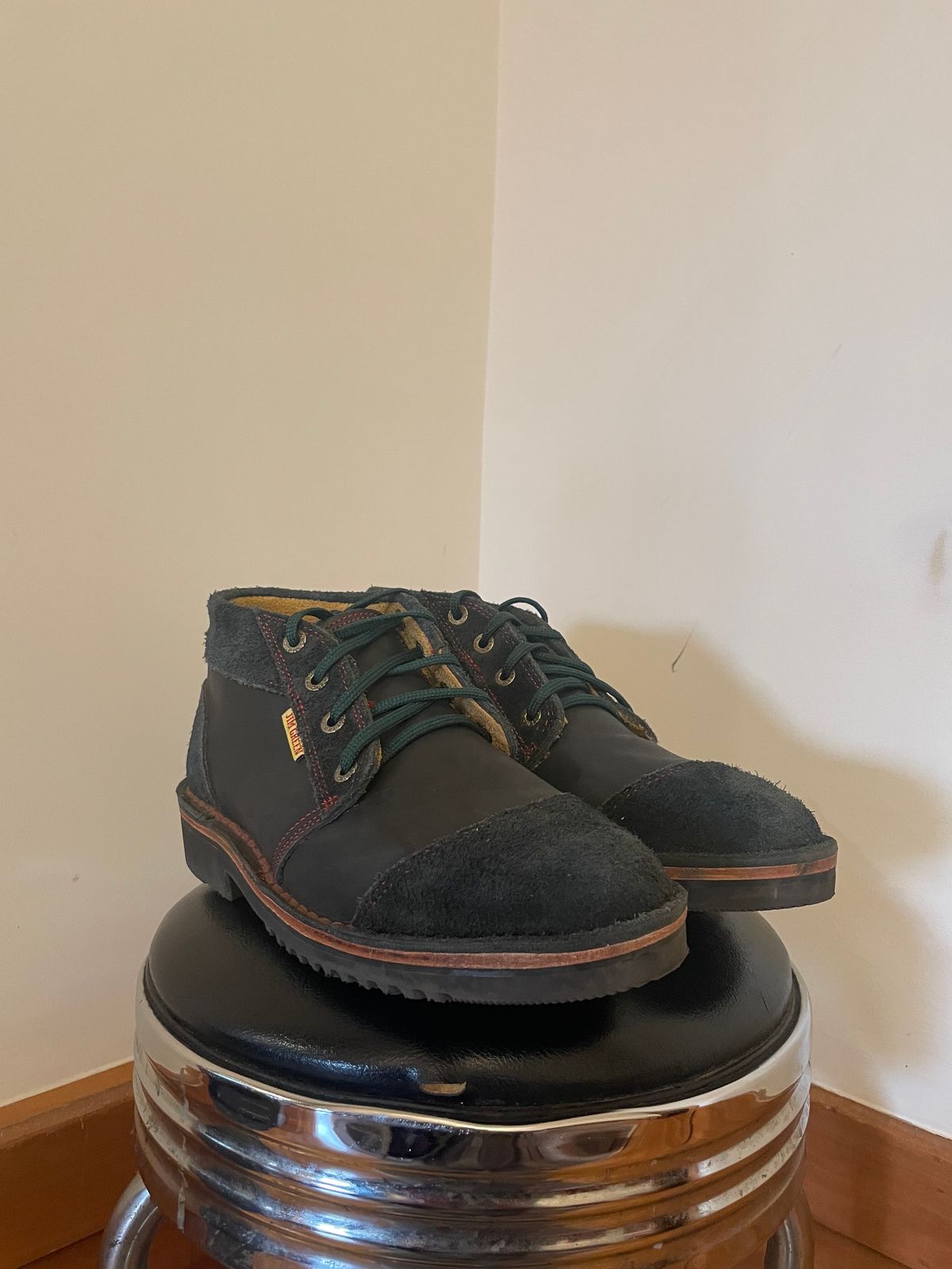 Photo by natanjp on November 6, 2024 of the Jim Green Turbo Vellie in Black Full Grain.
