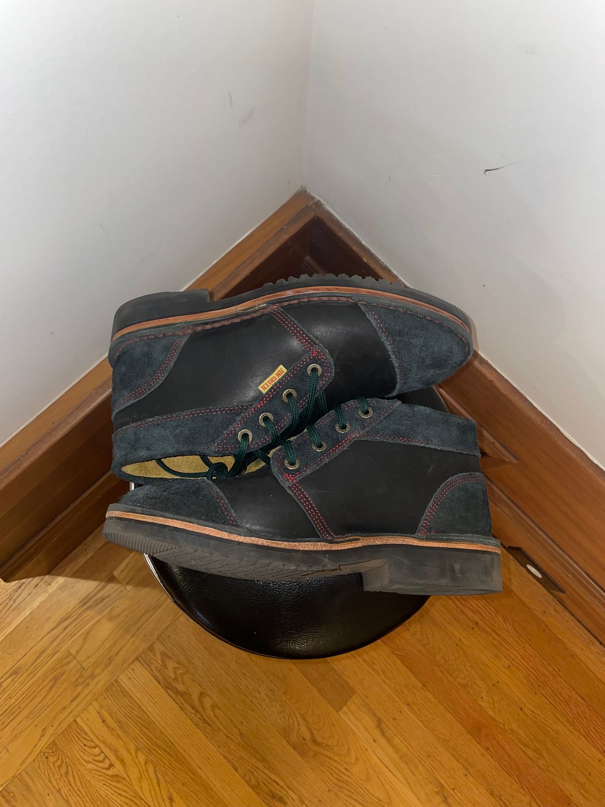 Photo by natanjp on November 6, 2024 of the Jim Green Turbo Vellie in Black Full Grain.