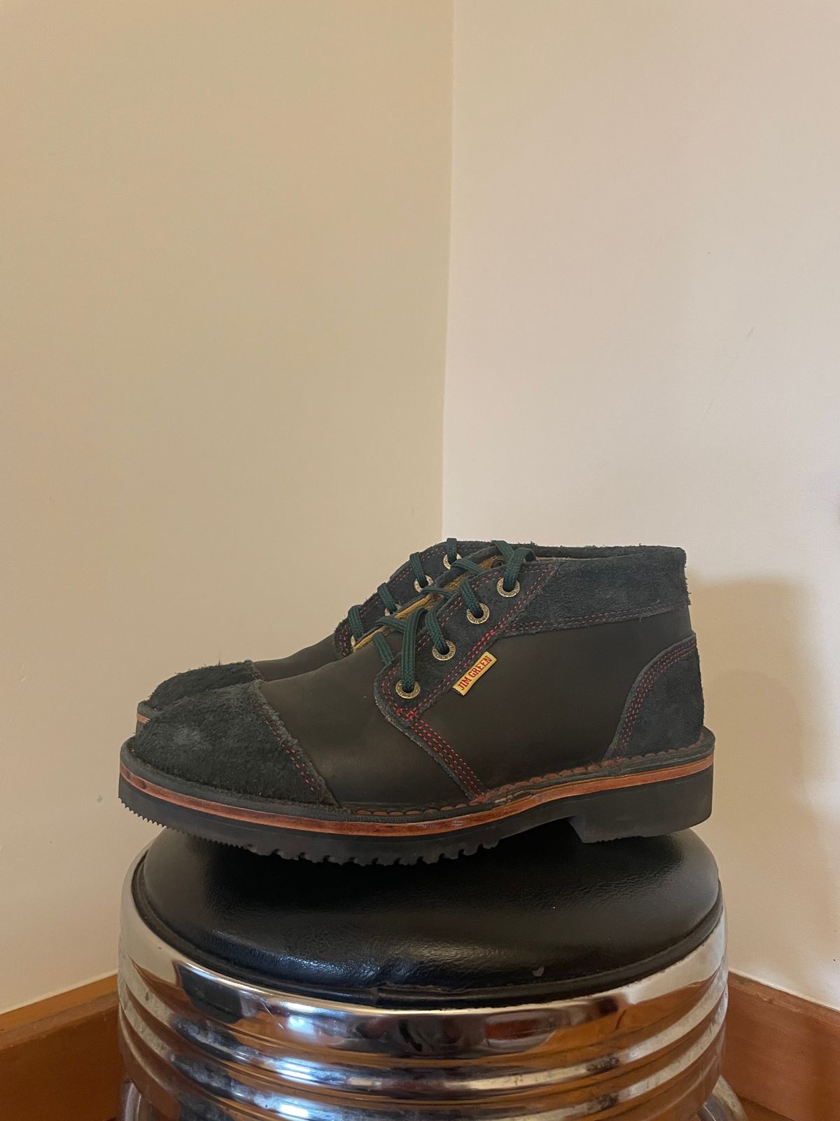 Photo by natanjp on November 6, 2024 of the Jim Green Turbo Vellie in Black Full Grain.