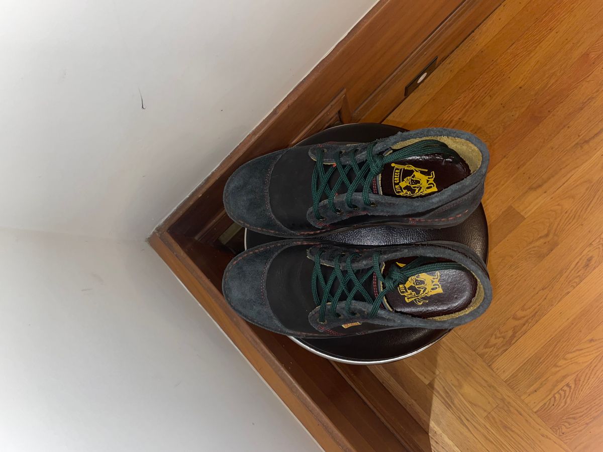 Photo by natanjp on November 6, 2024 of the Jim Green Turbo Vellie in Black Full Grain.